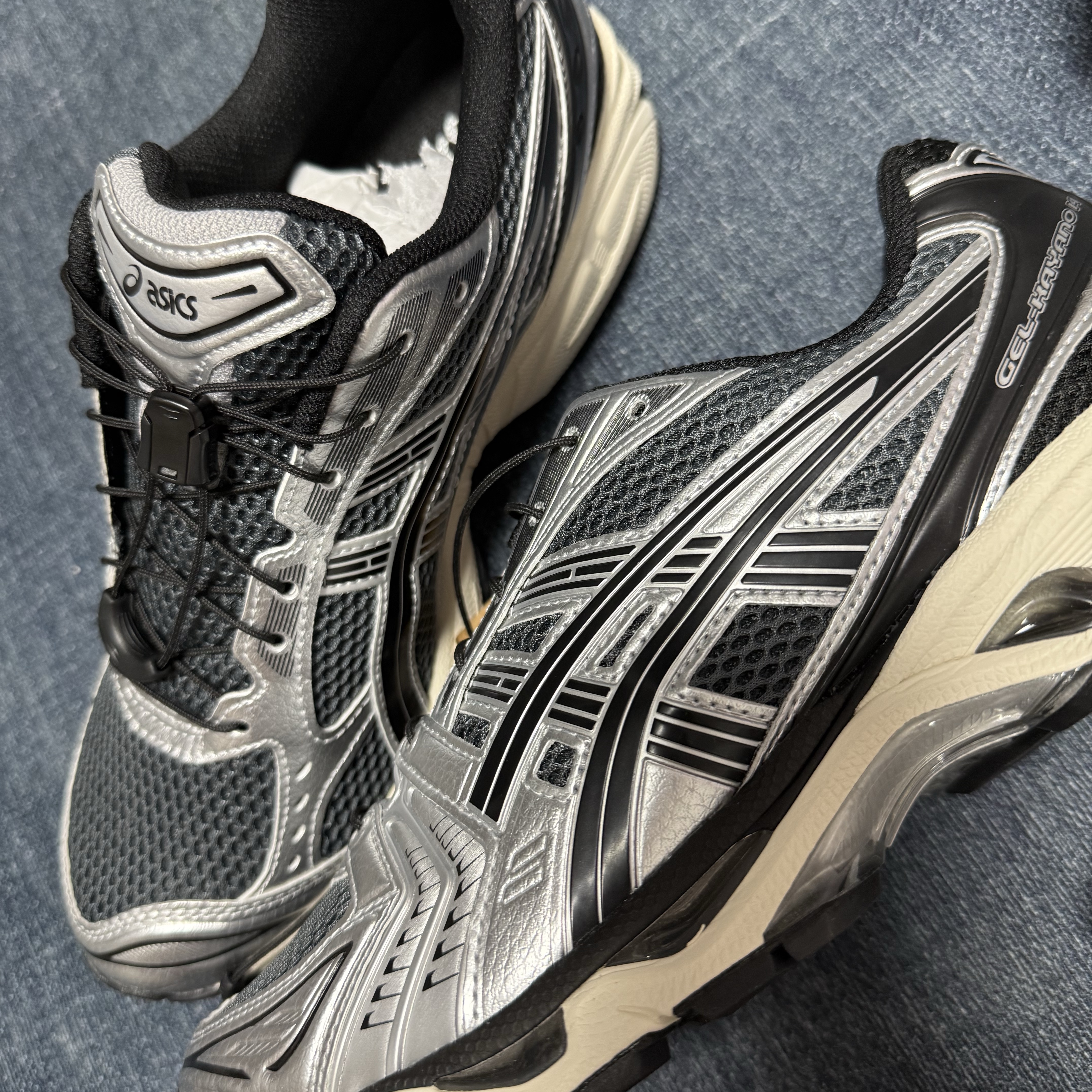 Asics Unlimited Gel-Kayano 14 Carrier Grey Black 착용 스타일