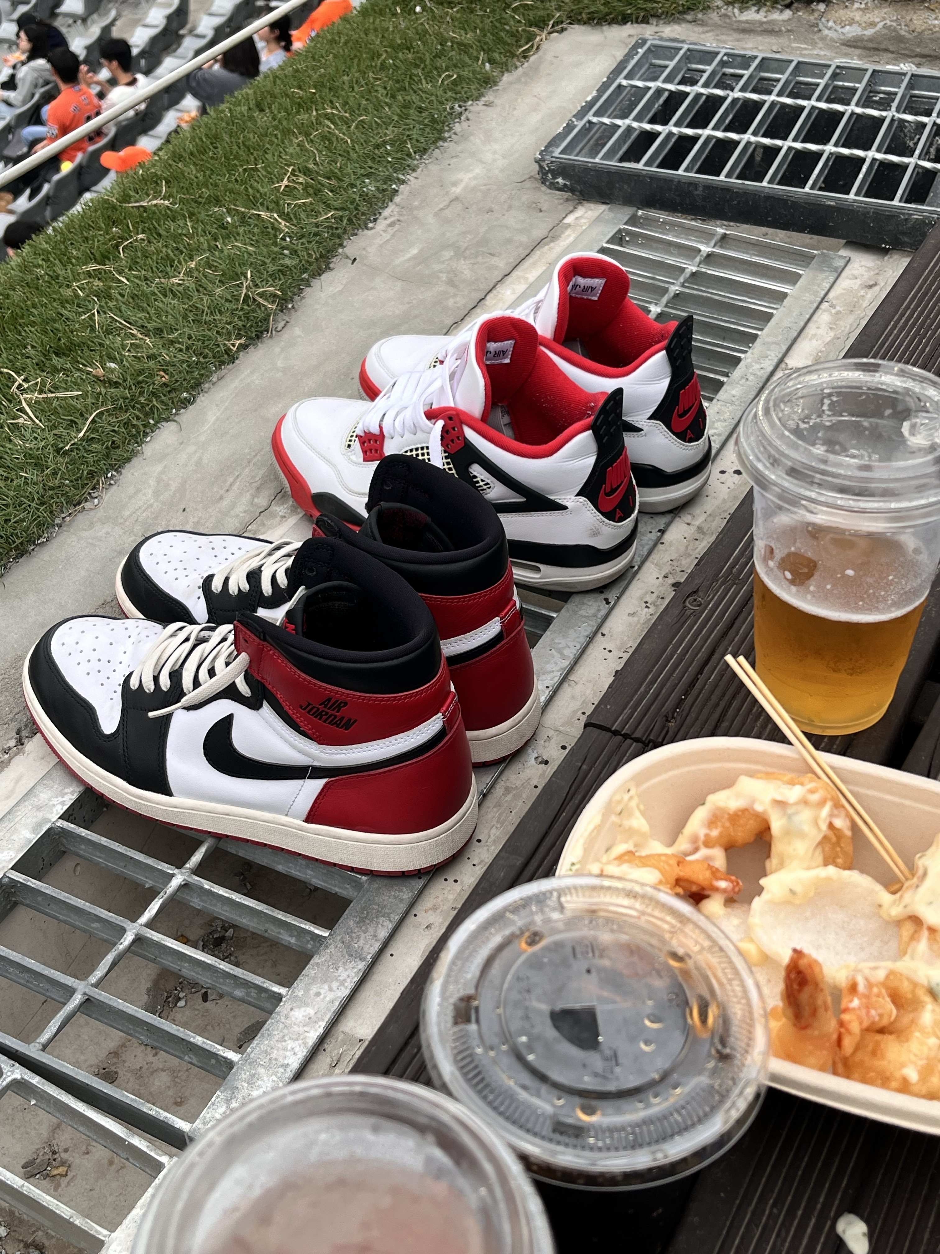 Jordan 1 Retro High OG Black Toe, Jordan 4 Retro OG Fire Red 2020 착용 스타일 - 3