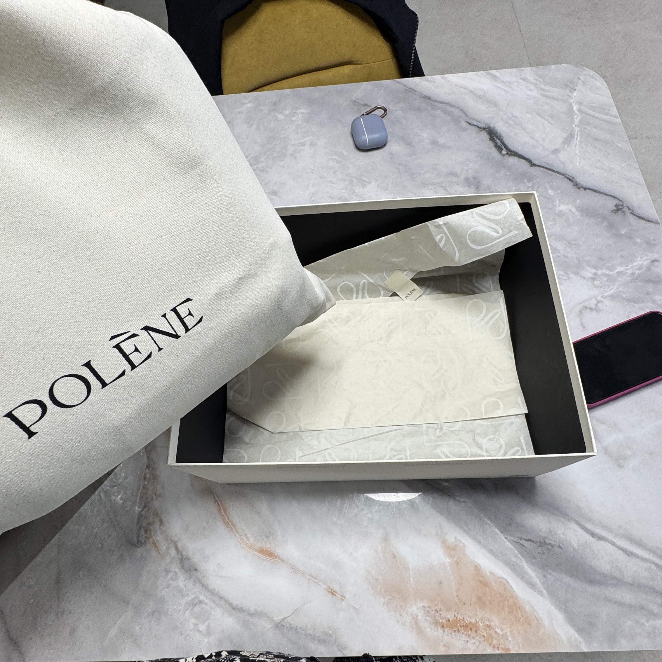 Polene Cyme Mini Camel 착용 스타일 - 2