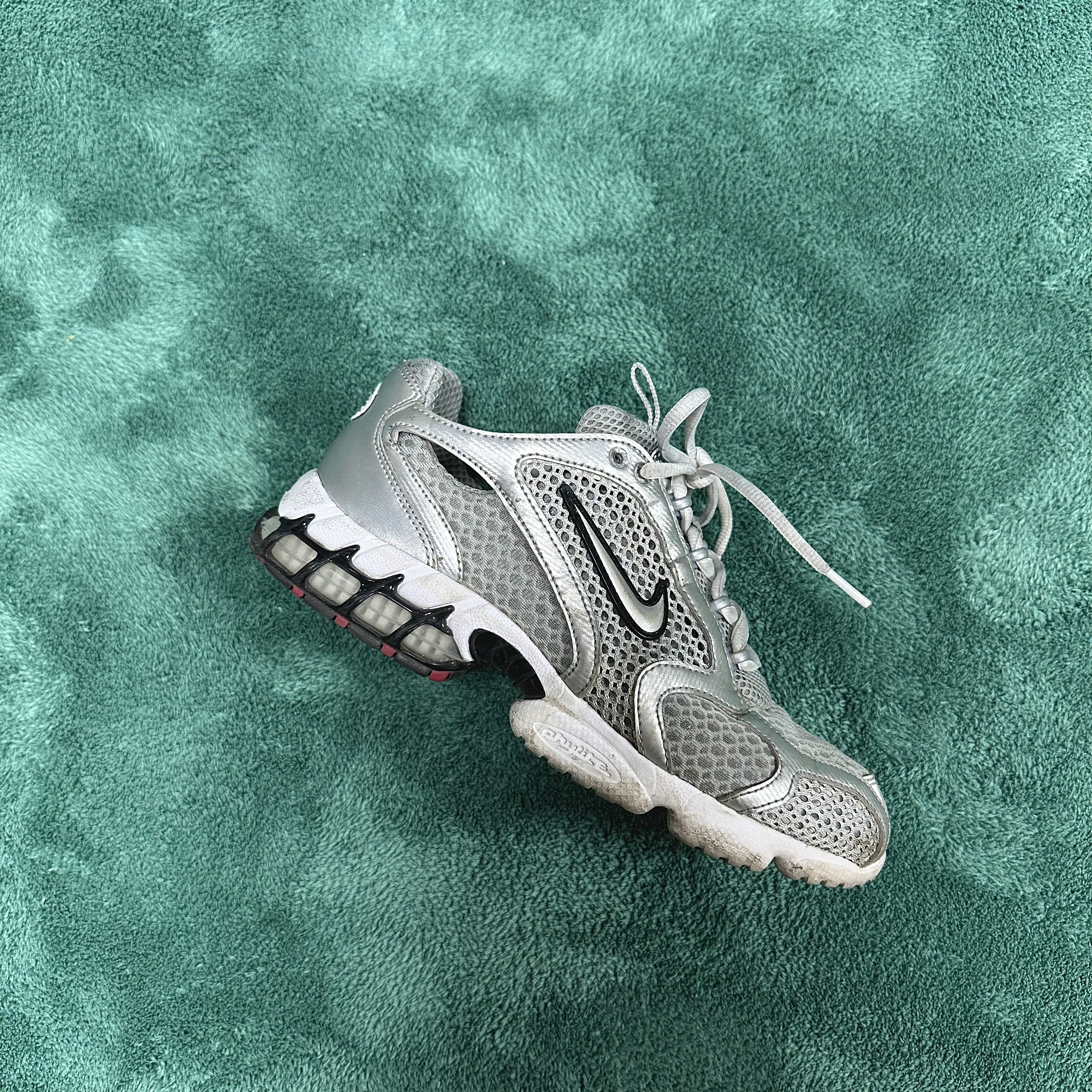 Nike Air Zoom Spiridon Cage 2 Metallic Silver 착용 스타일 - 5