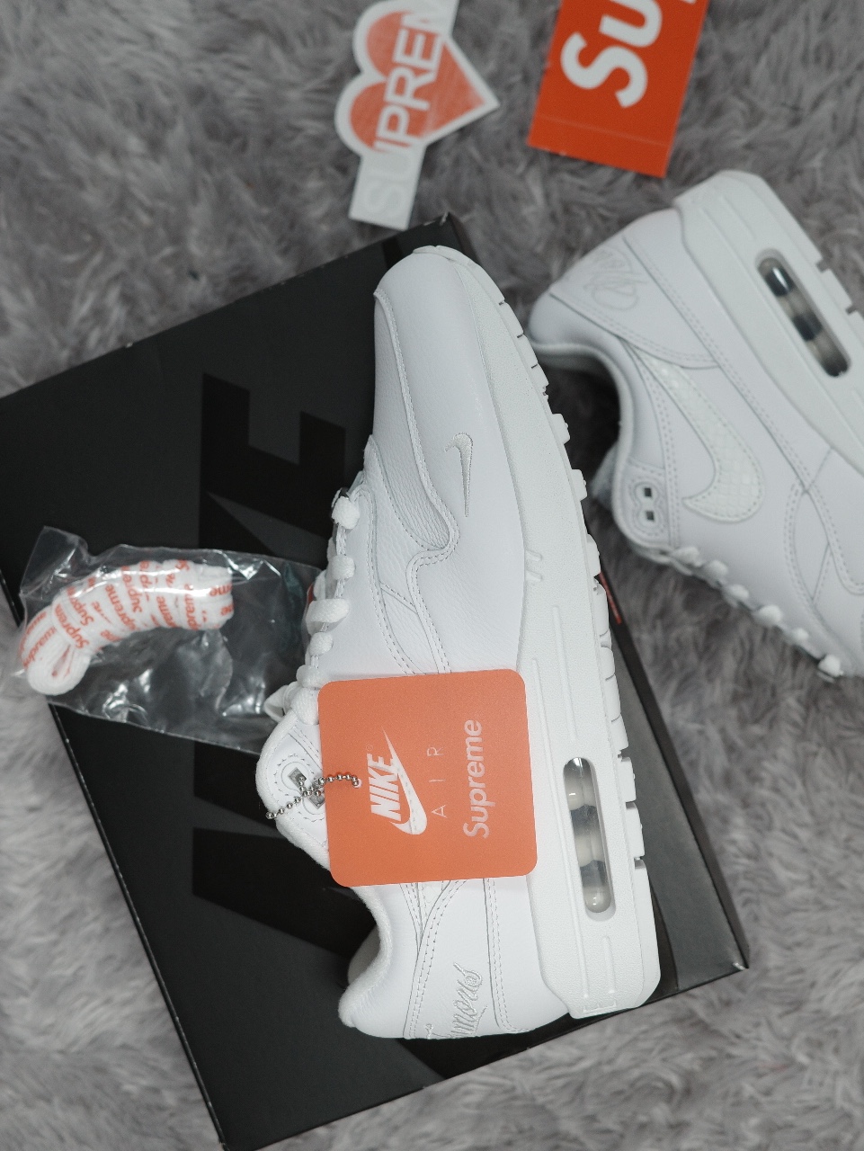 Nike x Supreme Air Max 1 '87 White - 25SS 착용 스타일 - 3