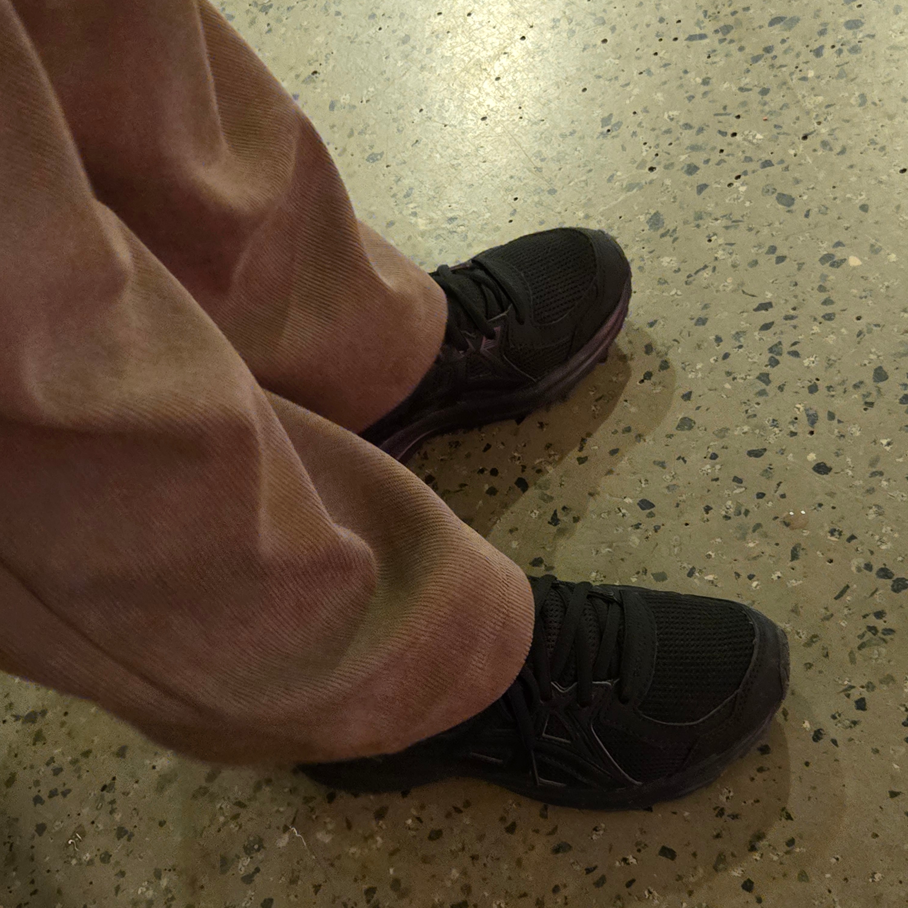 Asics Jog 100 2 Black - 4E Extra Wide 착용 스타일