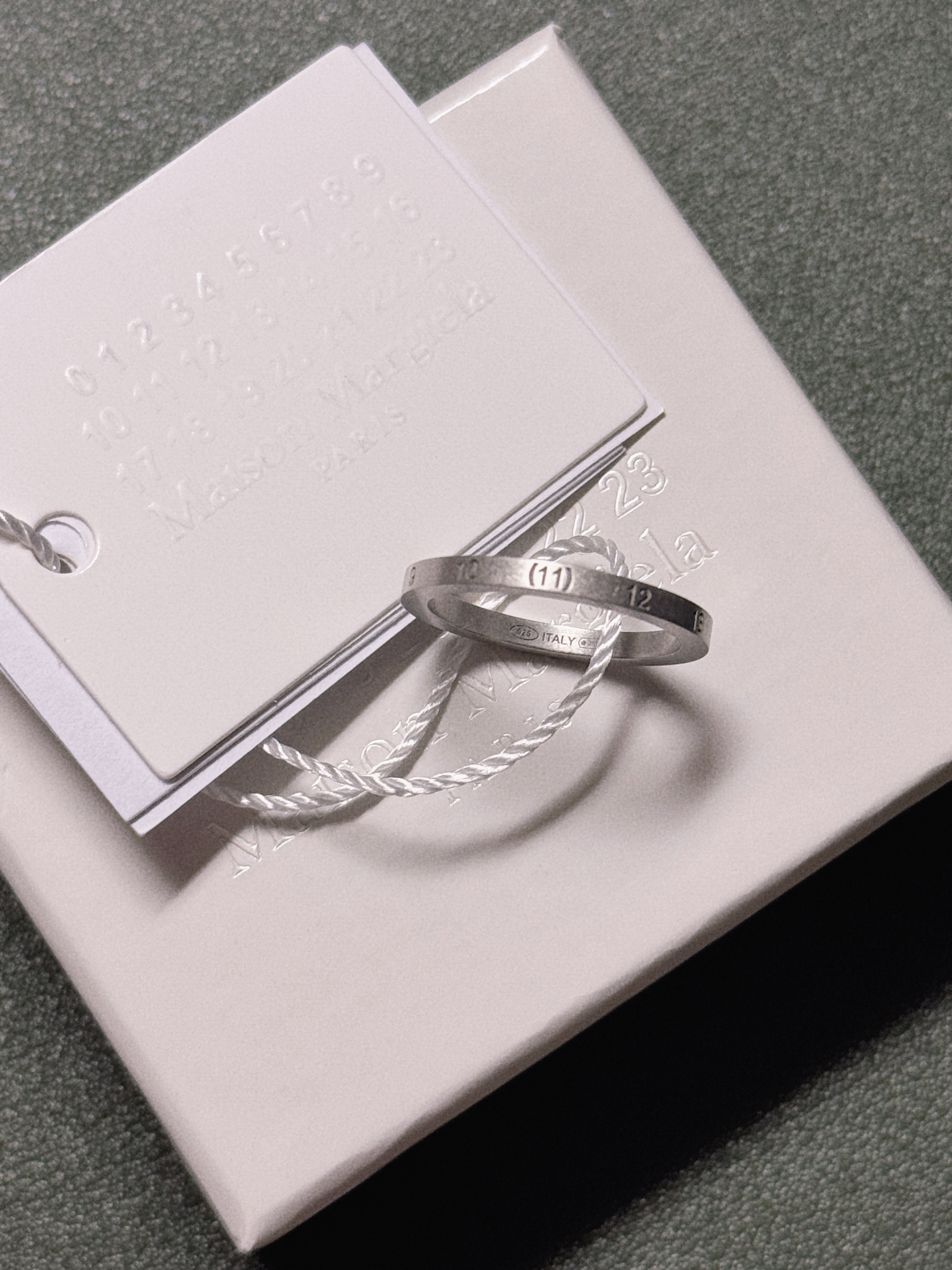 Maison Margiela Numerical Slim Silver Ring Silver 착용 스타일