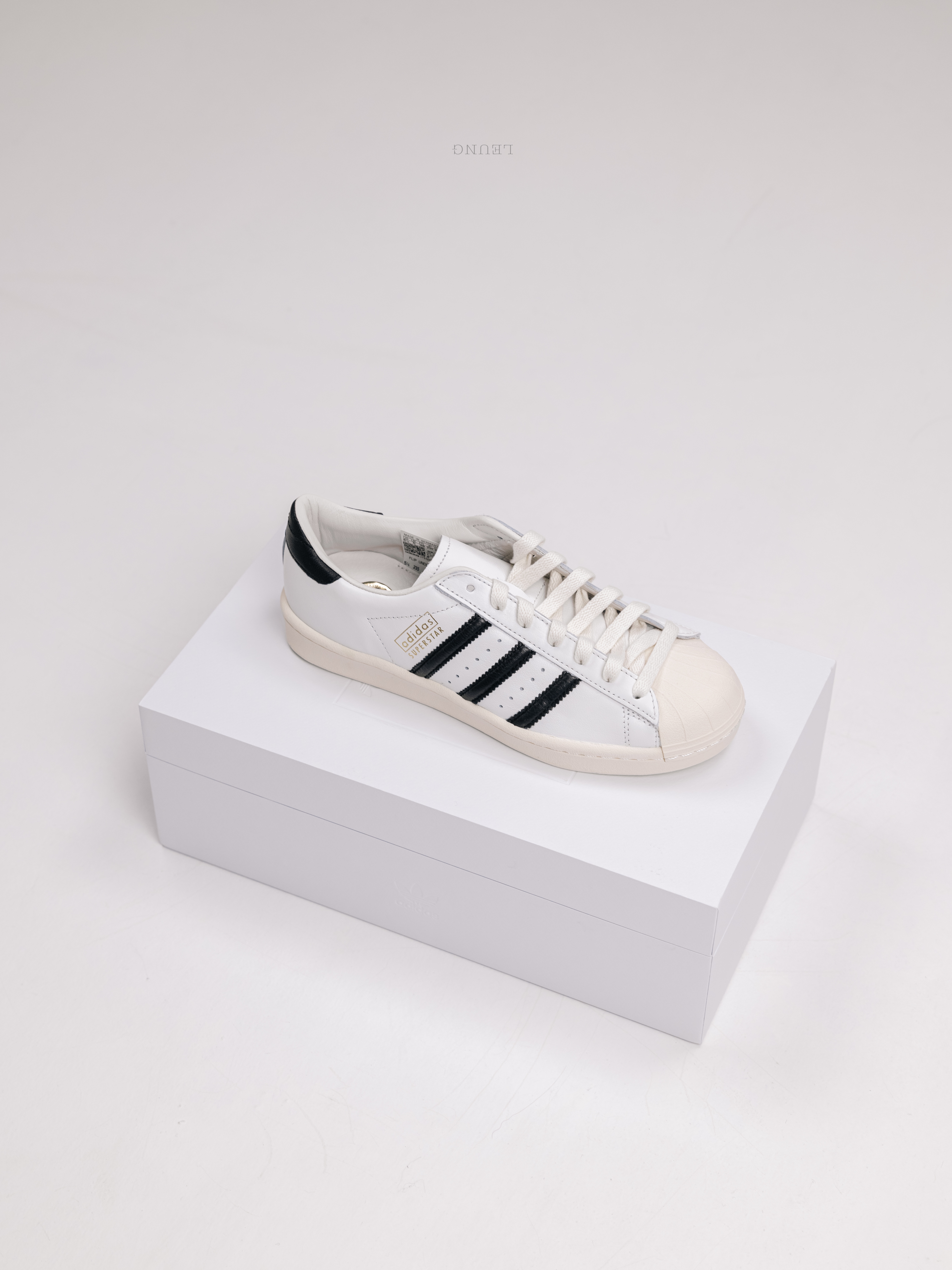 Adidas Superstar Vintage Made in Germany Core White Core Black 착용 스타일 - 2