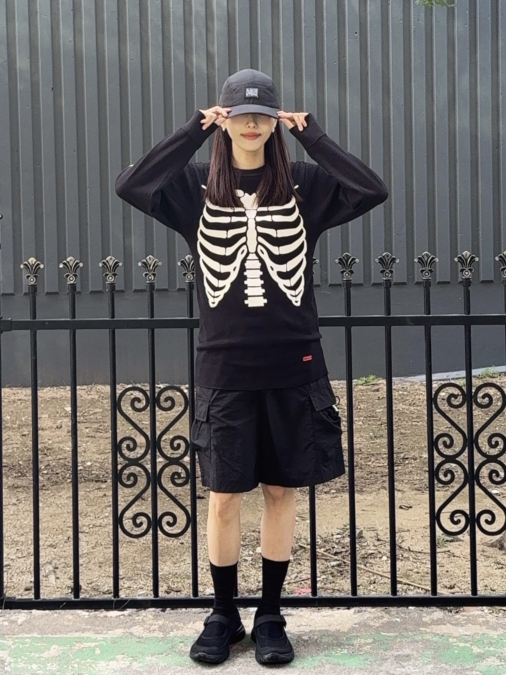 Supreme x Marithe Francois Girbaud Sport Camp Cap Black - 25SS, Supreme Hanes Bones Thermal Crew Black (1 Pack) 착용 스타일 - 1