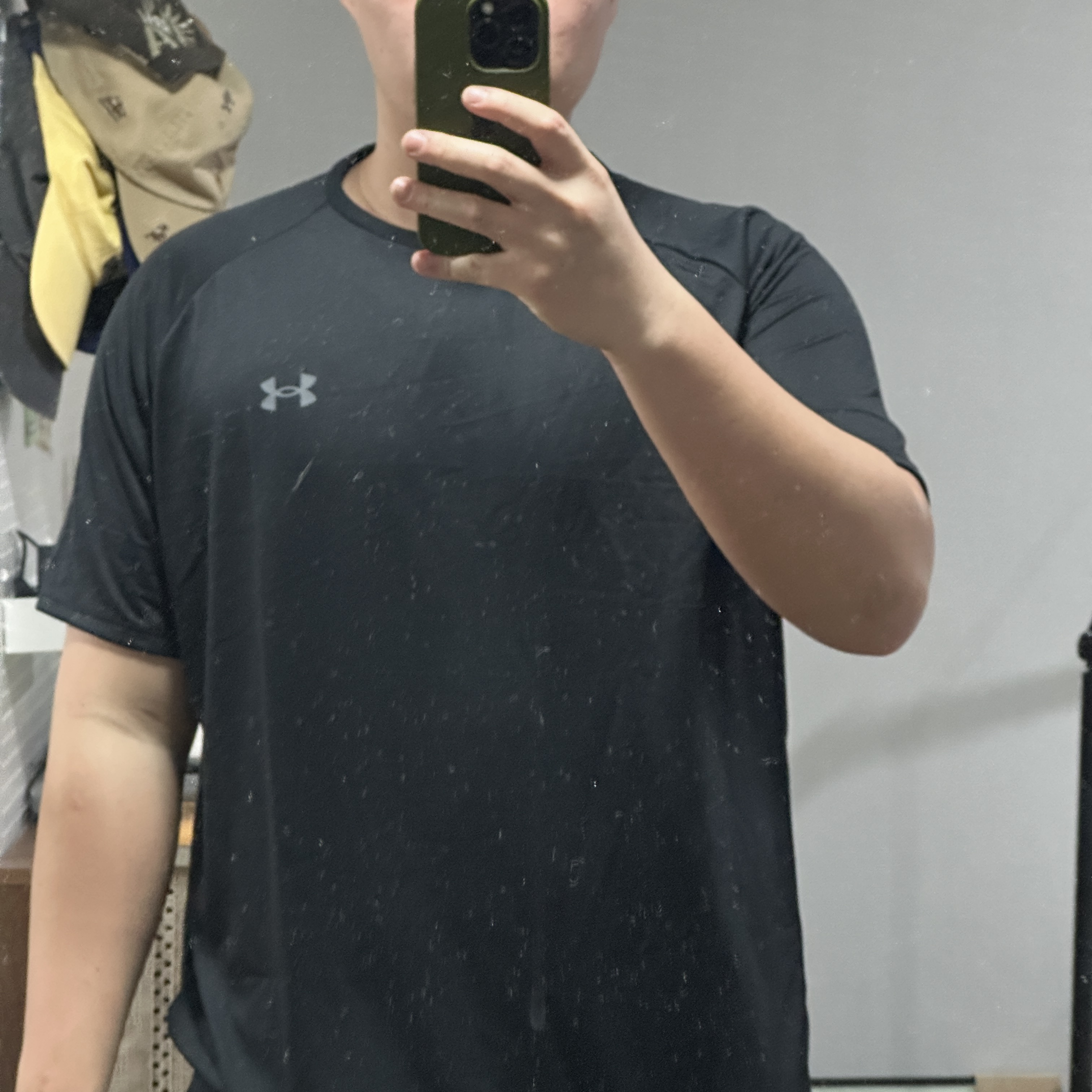 Under Armour Tech 2.0 Short Sleeve Black Graphite 착용 스타일
