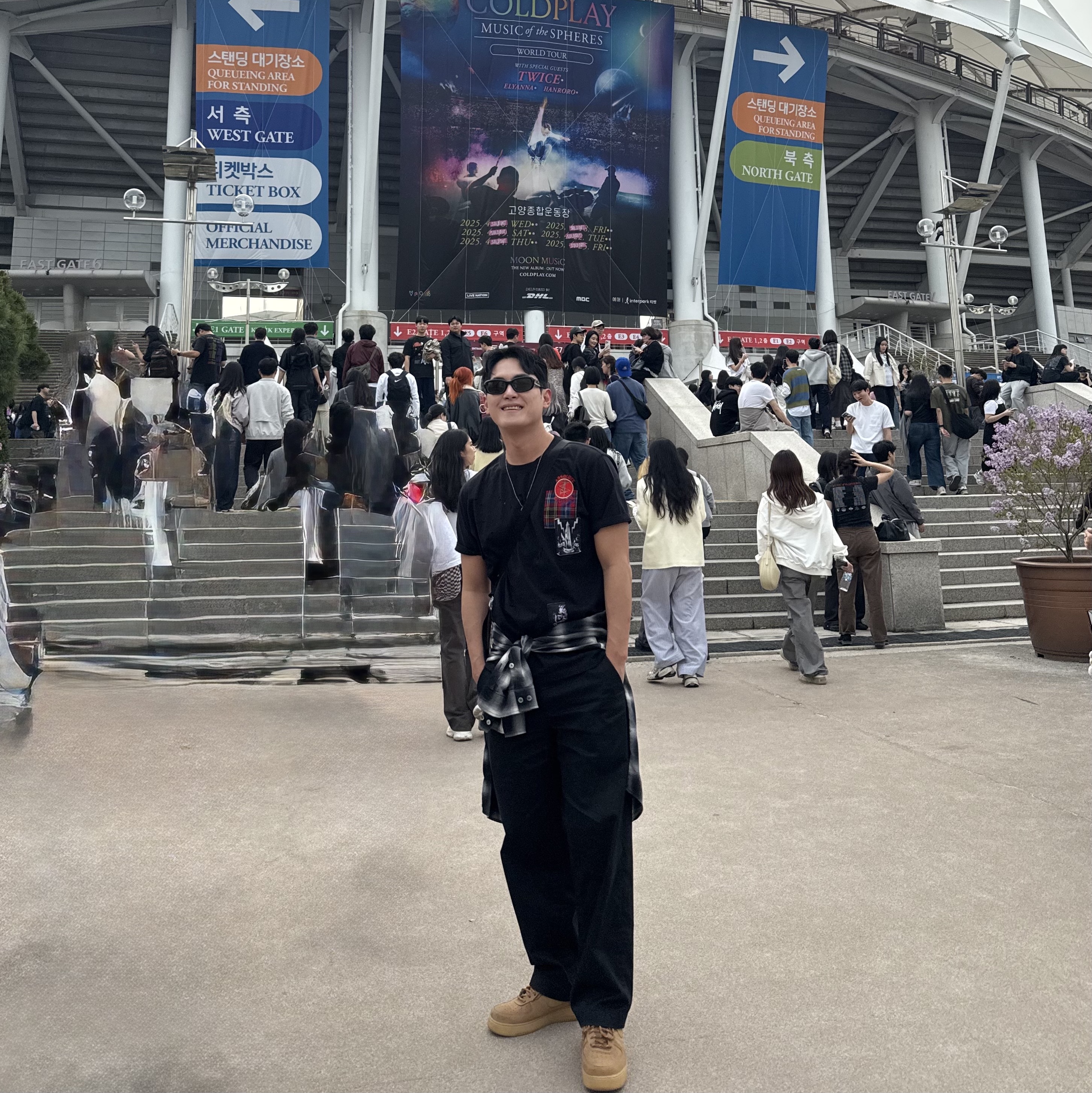 Zara x Andersson Bell Graphic Patch T-Shirt Black, Nike Air Force 1 '07 WB Flax 착용 스타일 - 1