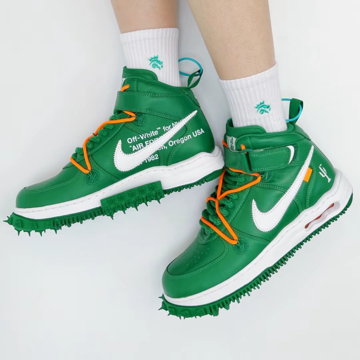 Nike x Off-White Air Force 1 Mid SP Leather Pine Green 착용 스타일