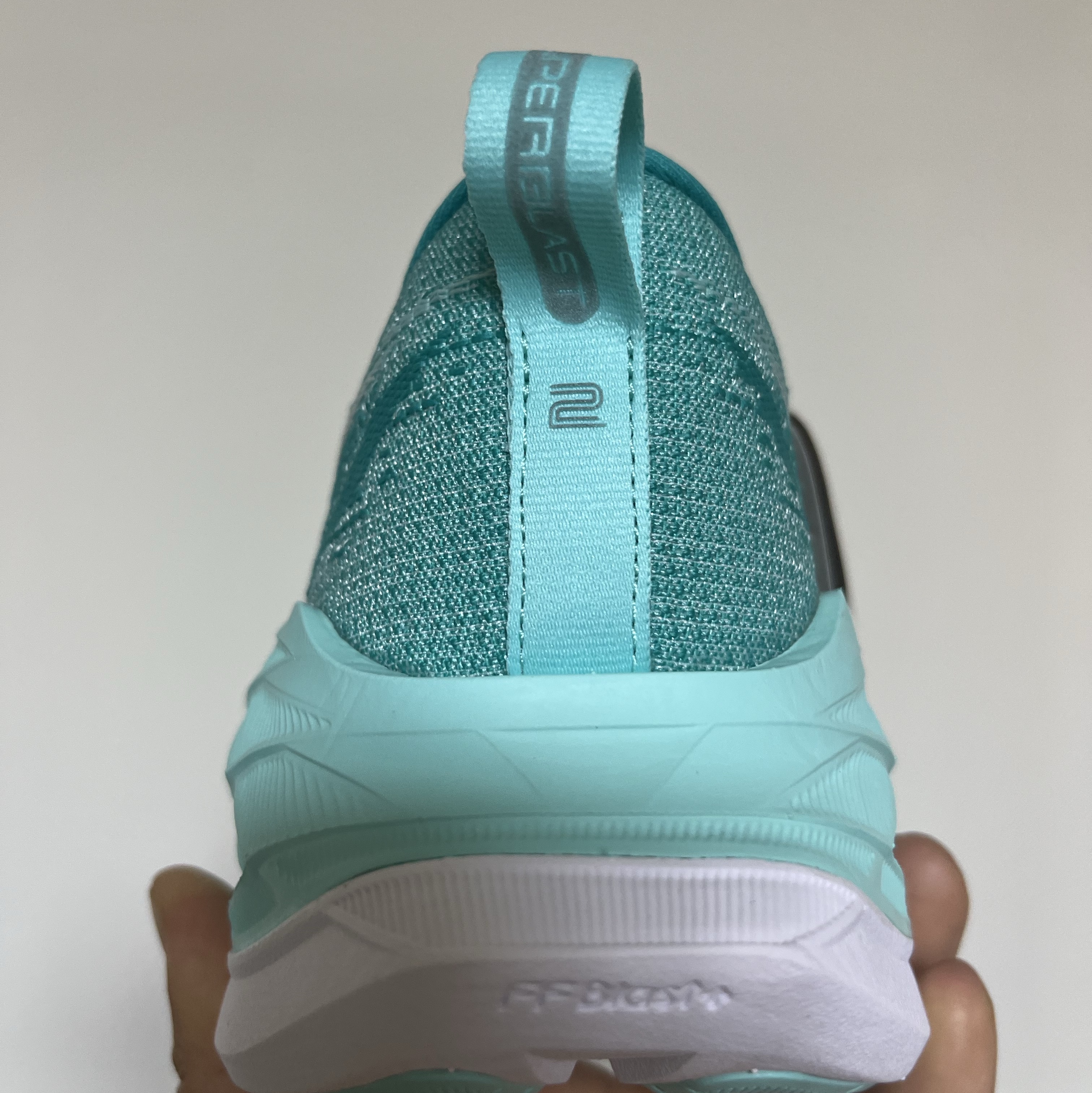 Asics Superblast 2 Wave Teal Illuminate Mint 착용 스타일 - 3
