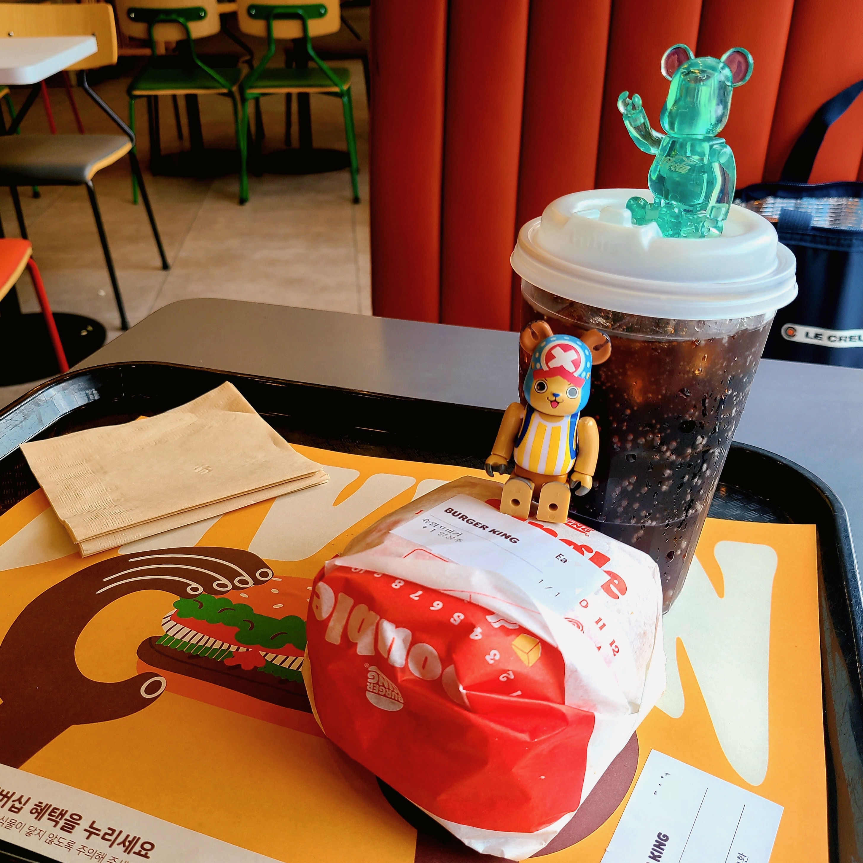 Bearbrick x Coca-Cola Georgia Green 100％ & 400%, Bearbrick One Piece Tony Tony Chopper 100% & 400% Set 착용 스타일 - 2