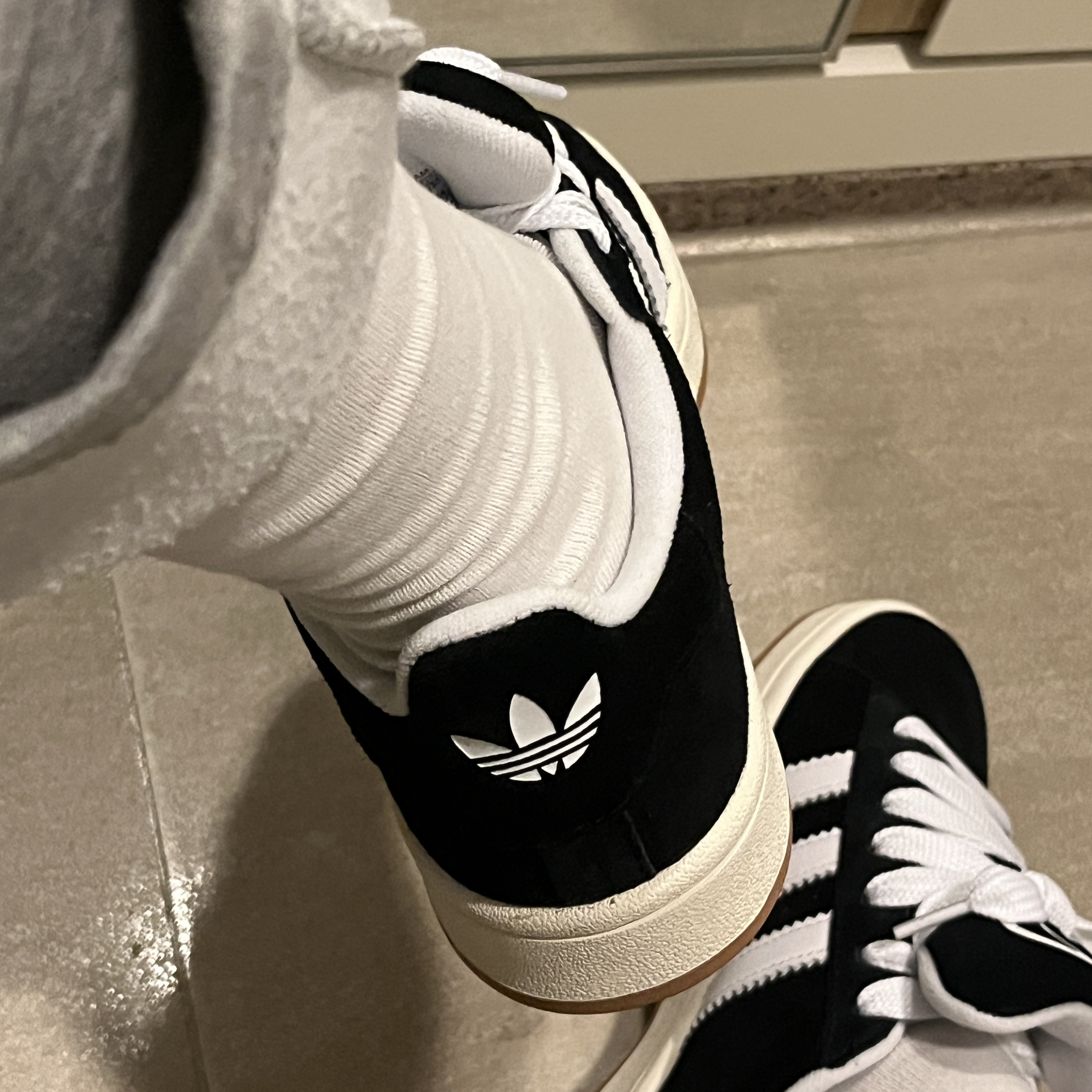 Adidas Campus 00s Core Black Cloud White 착용 스타일 - 4