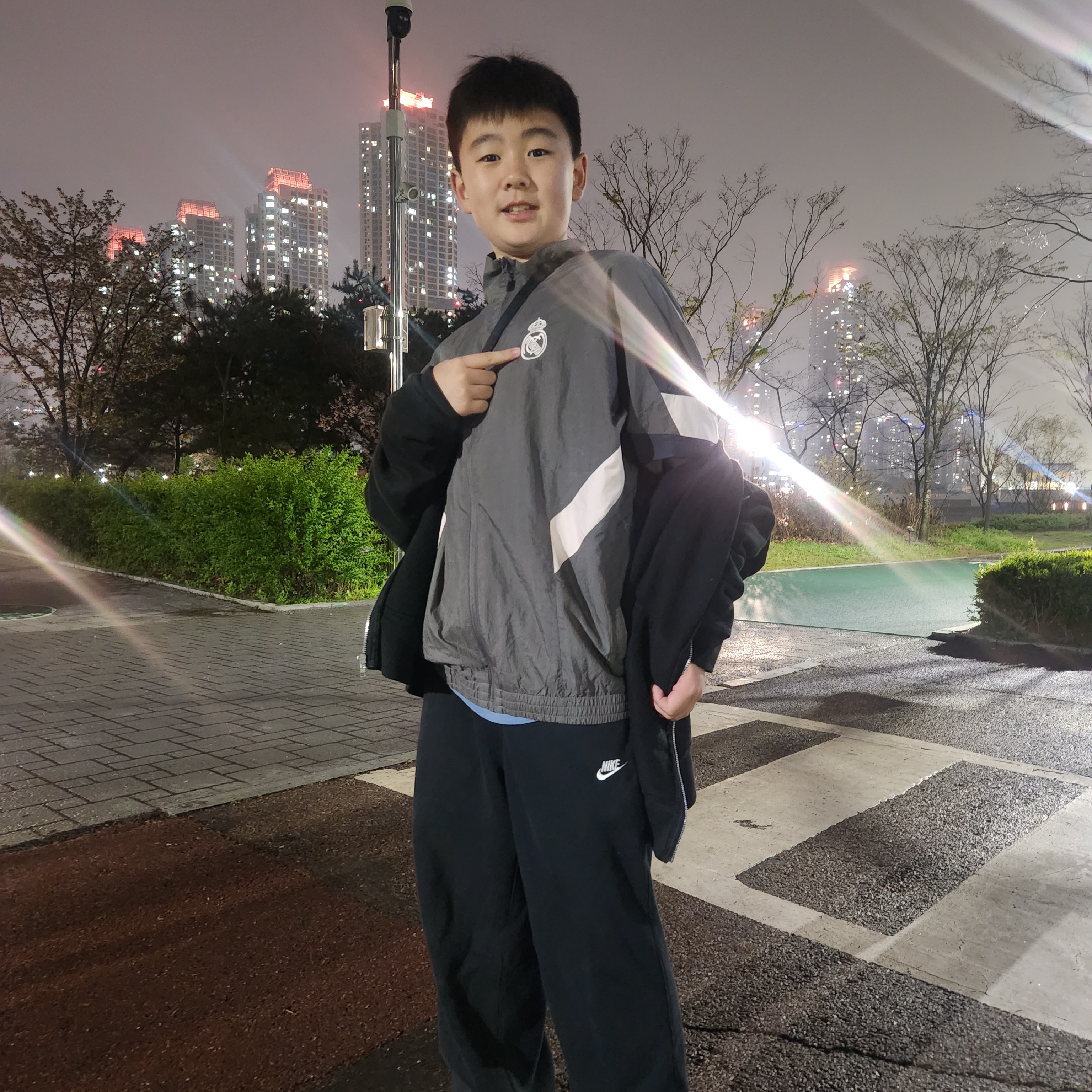 Adidas Real Madrid Originals Track Top Charcoal Grey - KR Sizing, Stussy World Tour Zip Hoodie Black 2024, 2025 착용 스타일 - 1