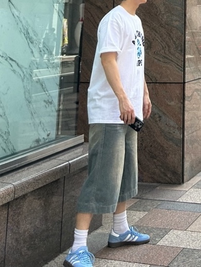 BAPE ABC Camo College T-Shirt White Blue, Adidas Spezial Handball Light Blue 착용 스타일 - 3