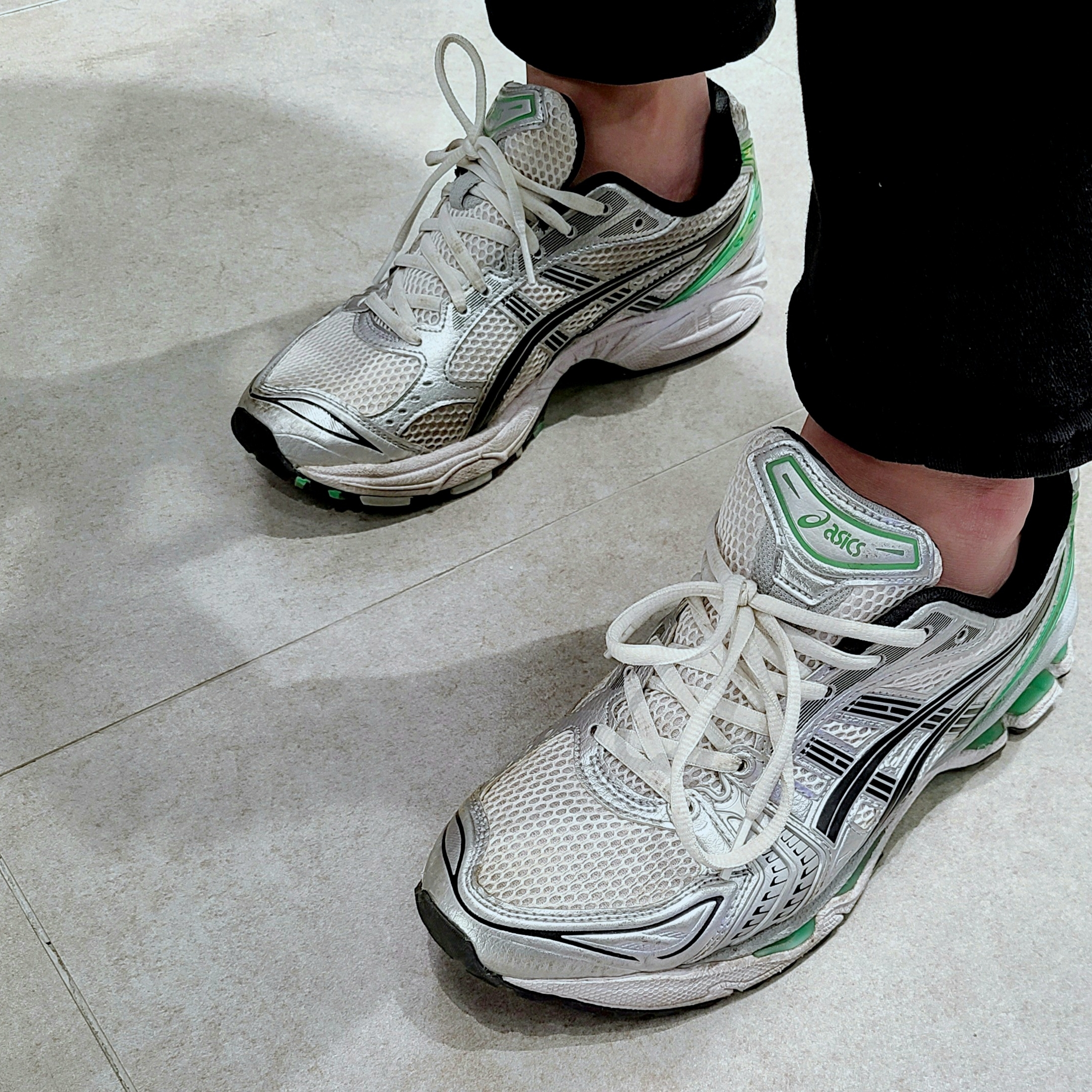 Asics Gel-Kayano 14 White Malachite Green 착용 스타일 - 1