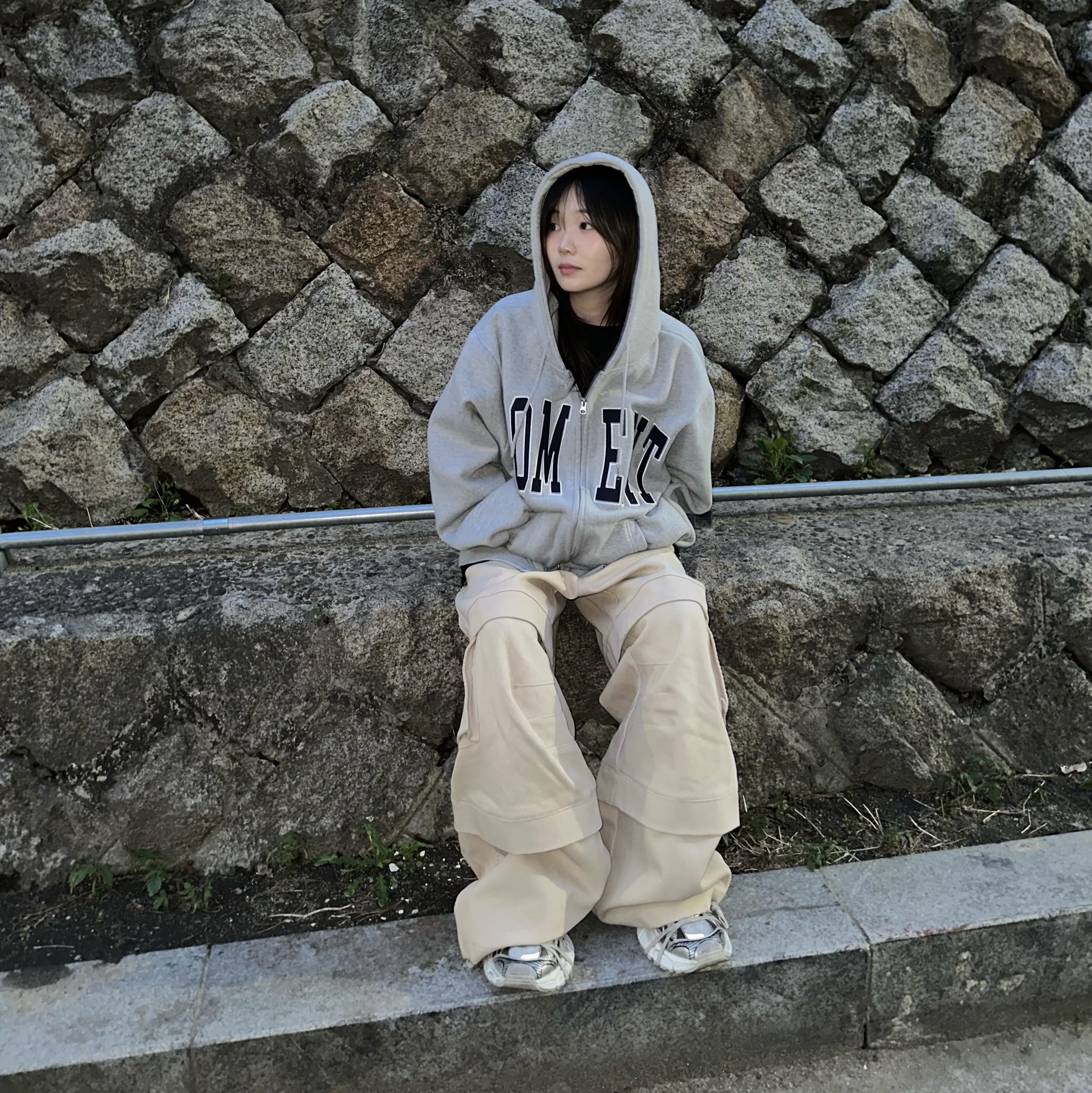Balenciaga 3XL Sneakers Light Beige 착용 스타일 - 3