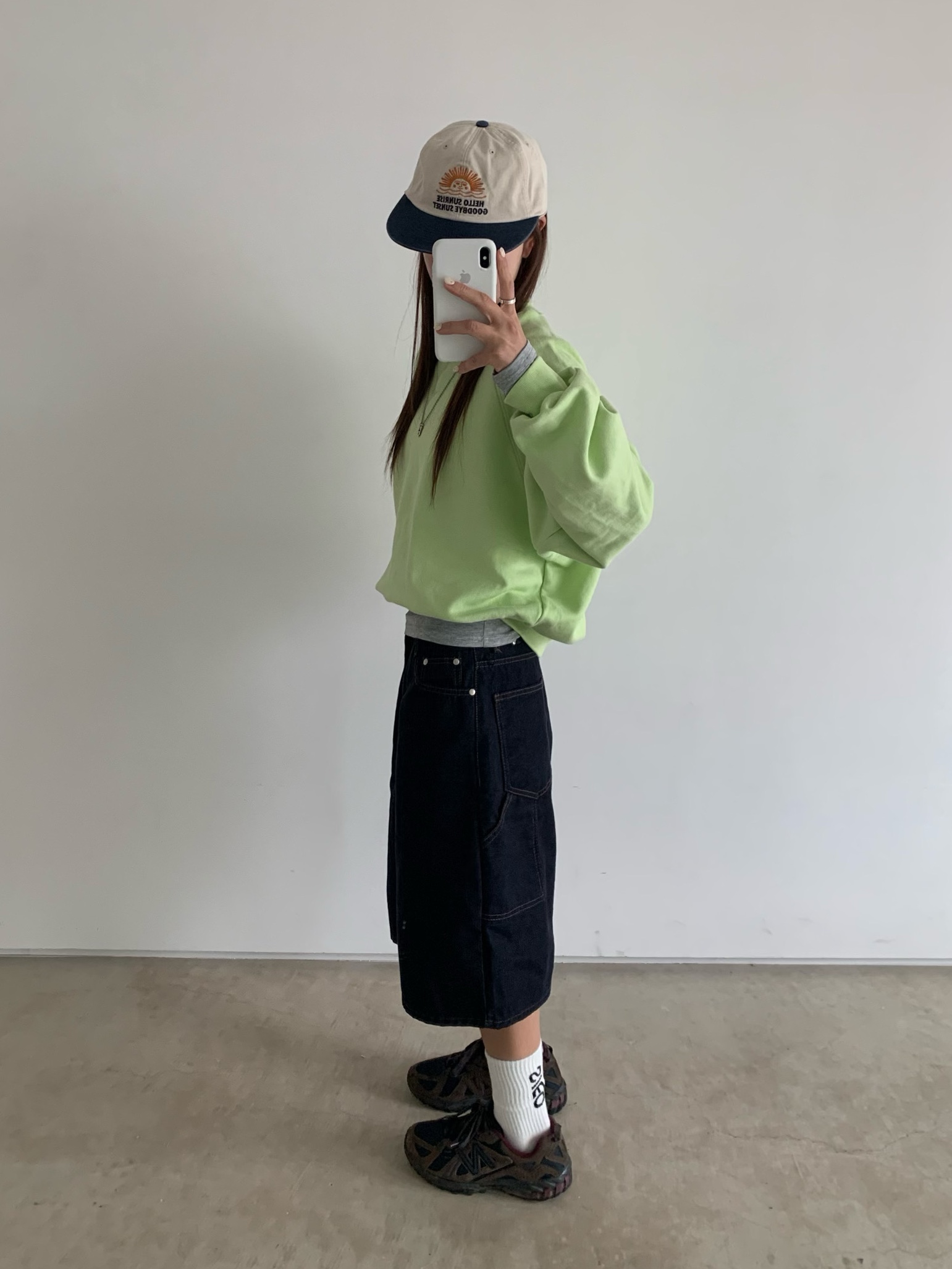 Hello Sunrise 90s Logo 6Panel Cap Beige & Navy, New Balance ML610T Dark Mushroom - D Standard 착용 스타일