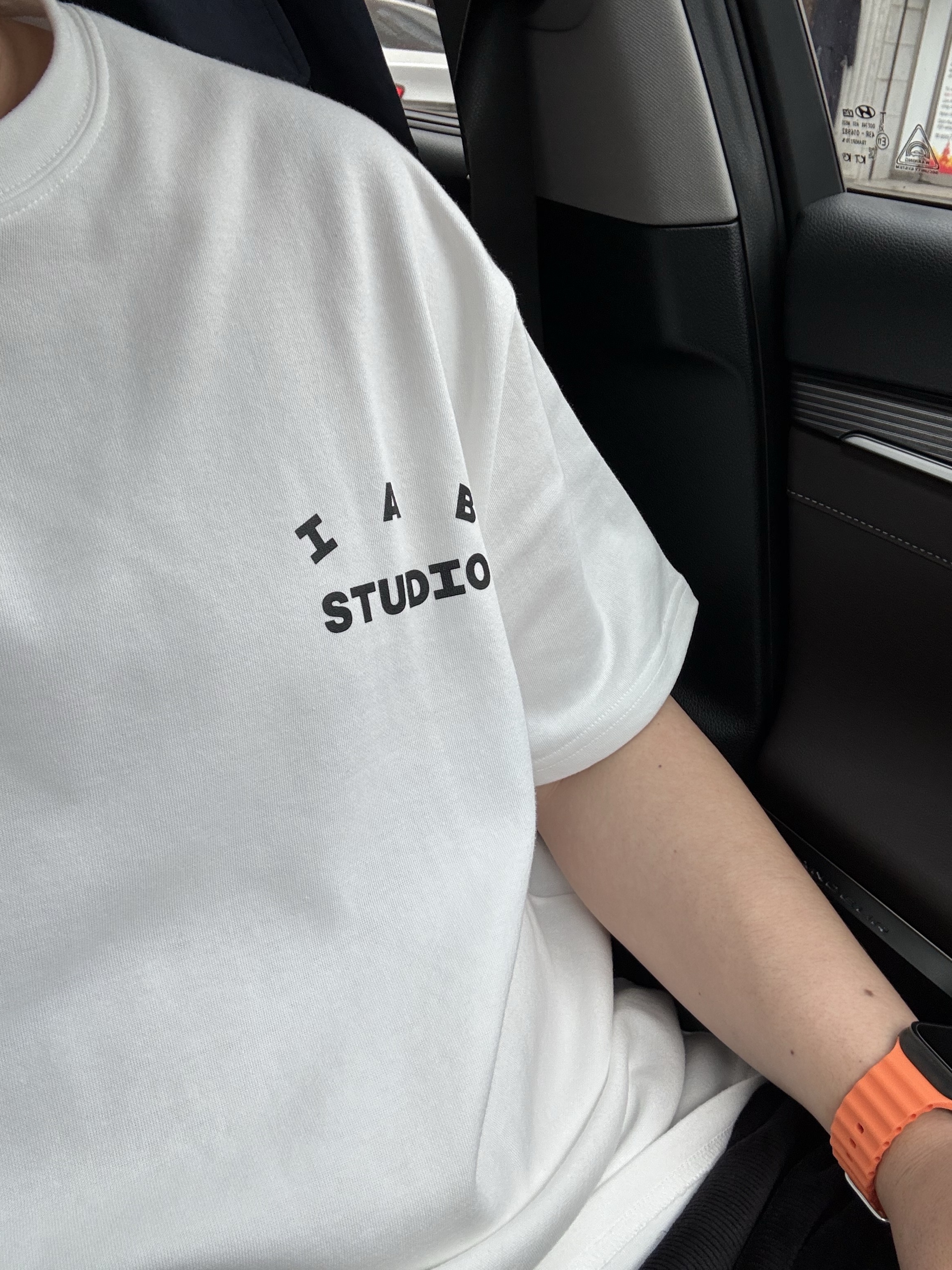 IAB Studio T-Shirt White - 23FW, Apple Watch Ultra 2 49mm Black Titanium Case with Ocean Band Black (Korean Ver.) 착용 스타일