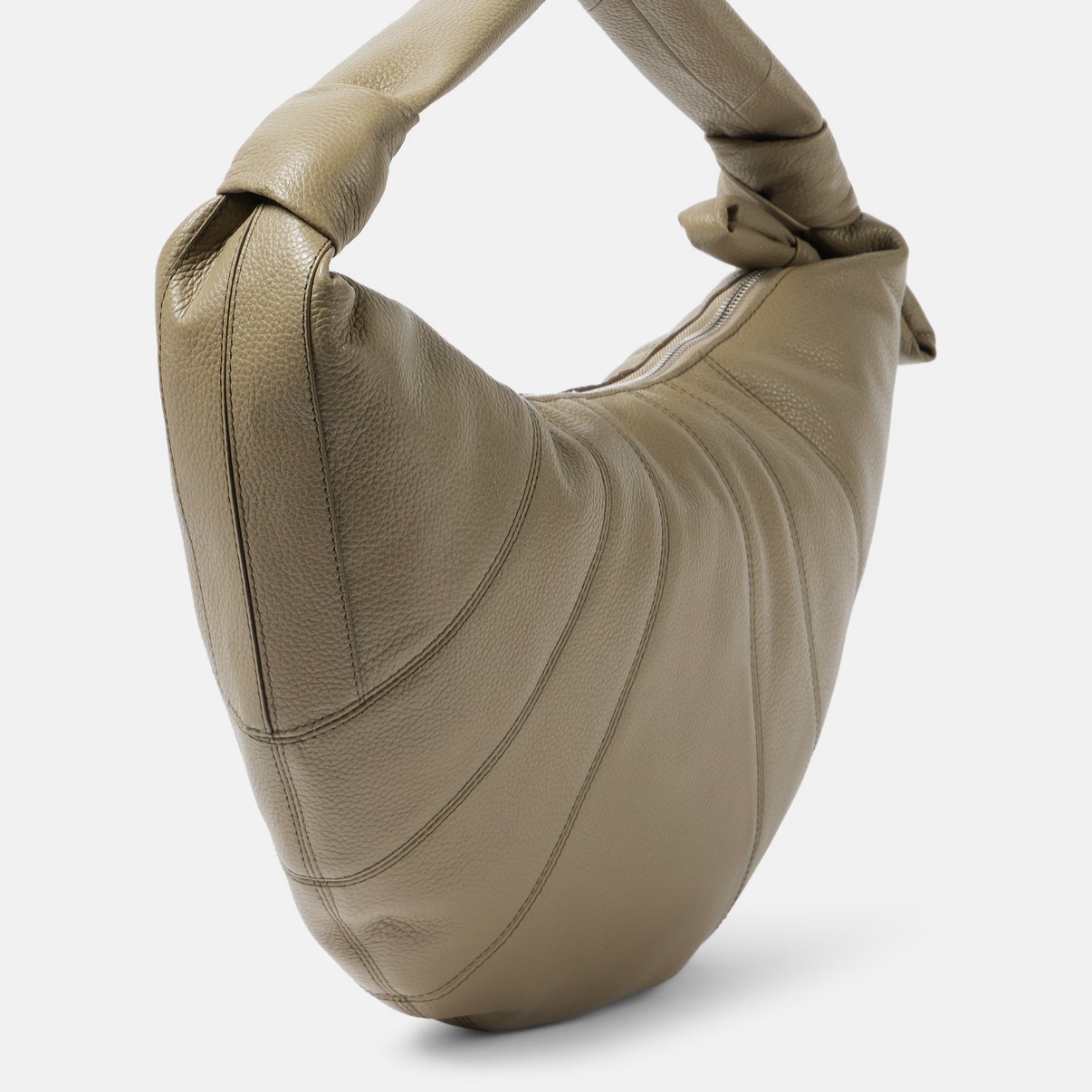 Lemaire Fortune Croissant Bag Soft Grained Leather Dusty Khaki, Lemaire Fortune Croissant Bag Soft Nappa Leather Black 착용 스타일 - 3