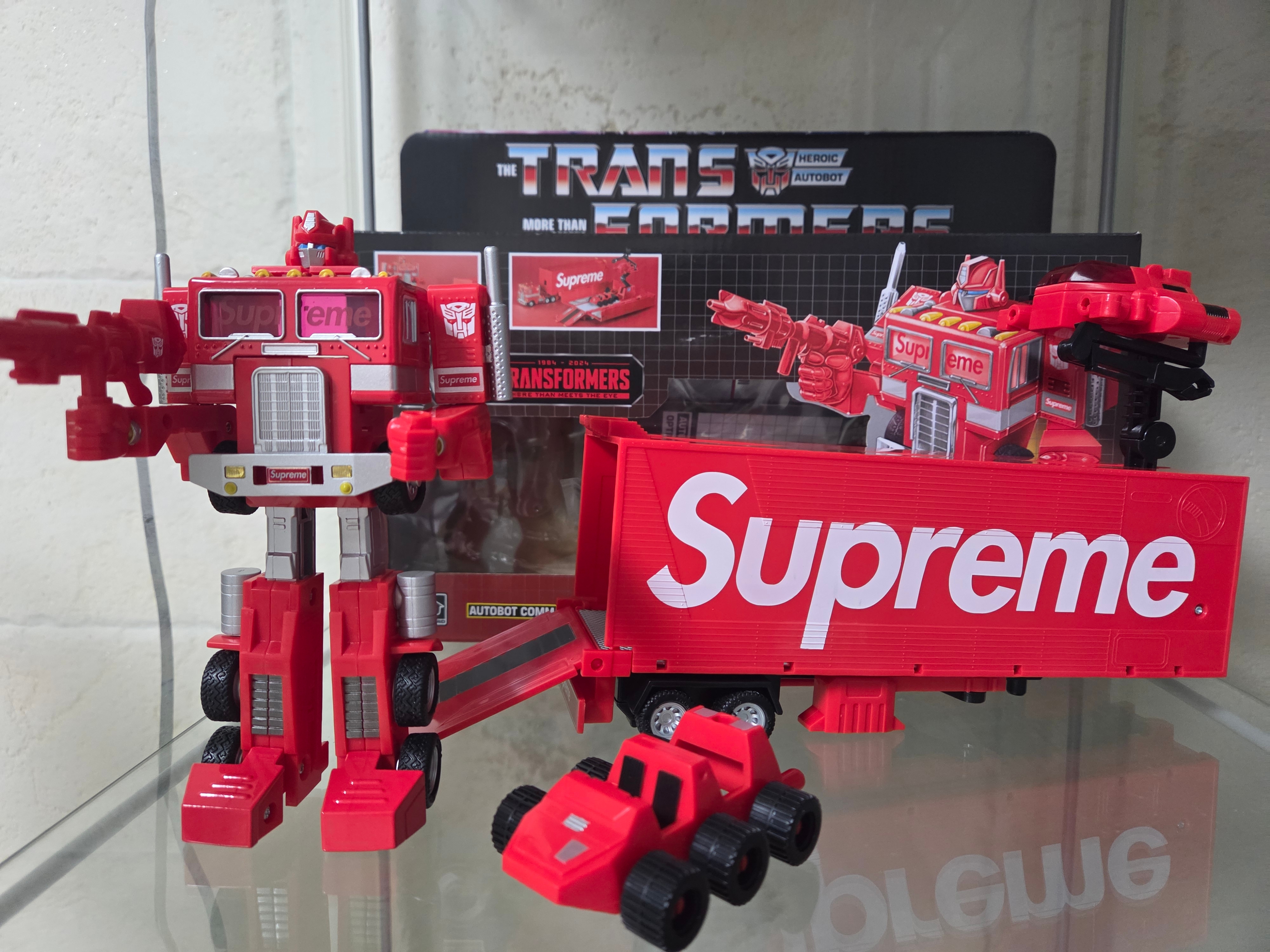 Supreme x Transformers G1 Optimus Prime Figure Red - 25SS (Korean Ver.) 착용 스타일 - 1