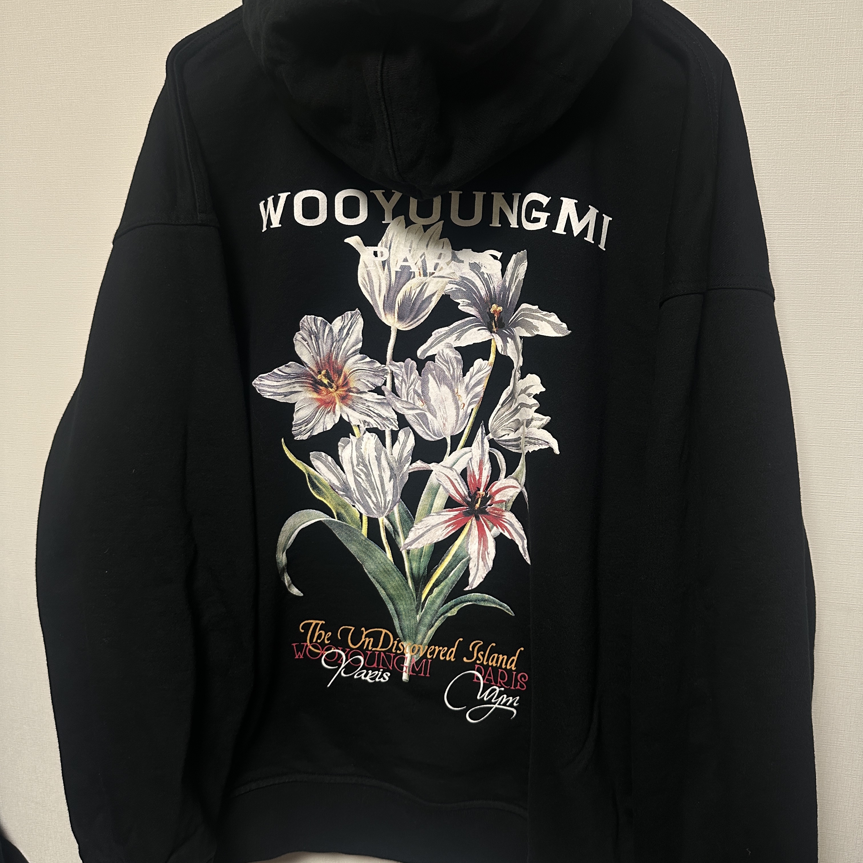 Wooyoungmi Palm Hooded T-Shirt Black - 25SS, Wooyoungmi Flower Back Logo Hooded T-Shirt White - 23FW 착용 스타일 - 7