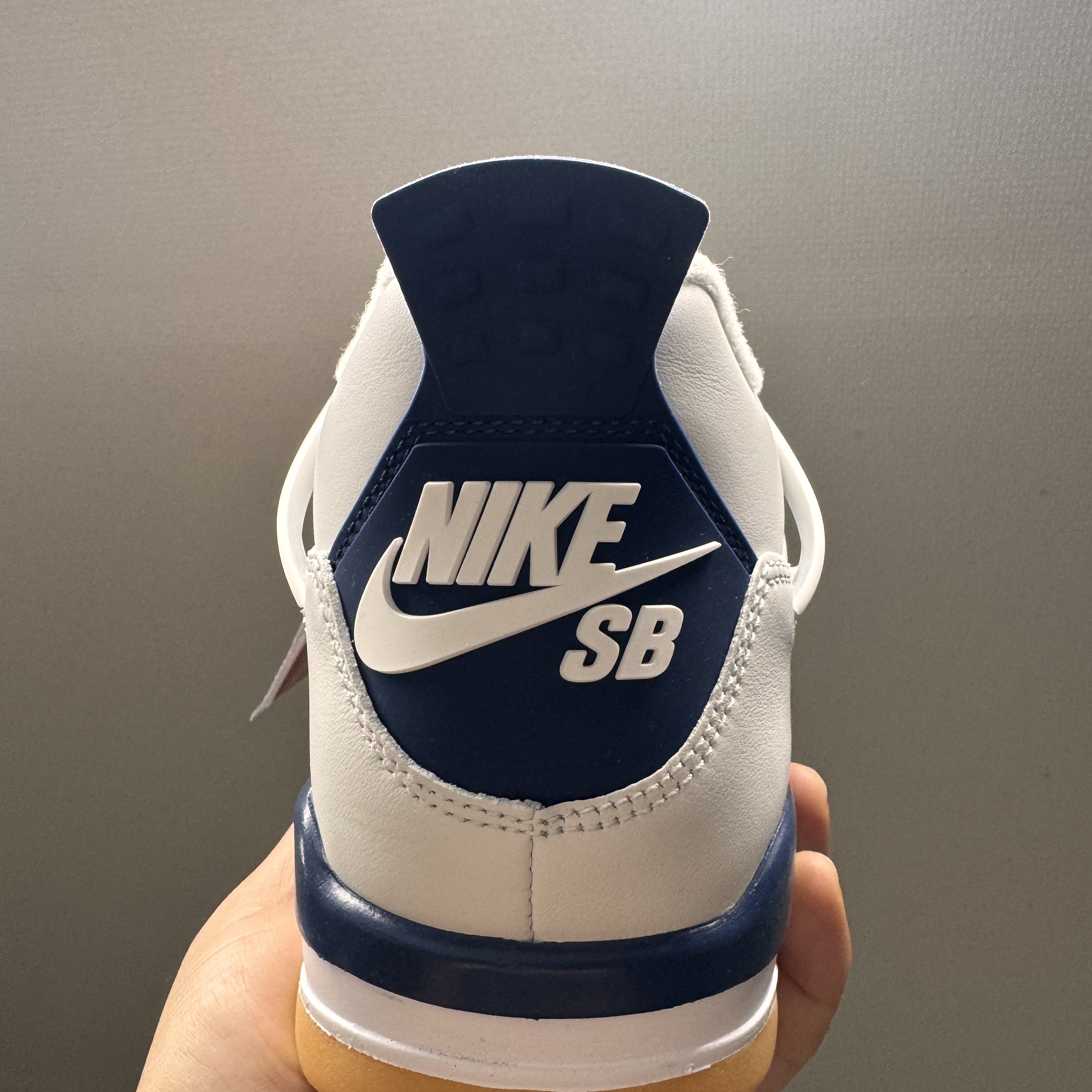 Jordan 4 x Nike SB Retro SP Navy 착용 스타일 - 2