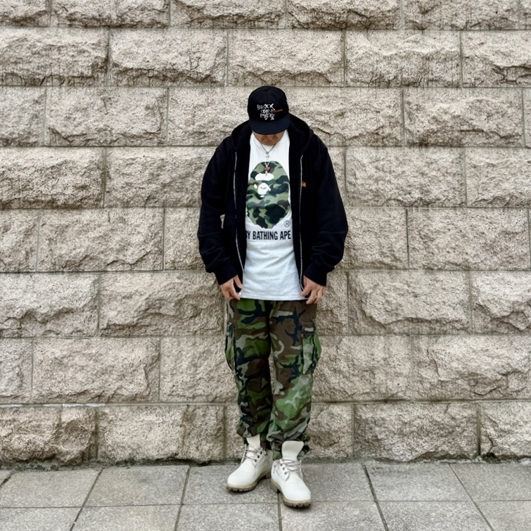 BAPE 1st Camo By Bathing Ape T-Shirt Grey Green 착용 스타일 - 1