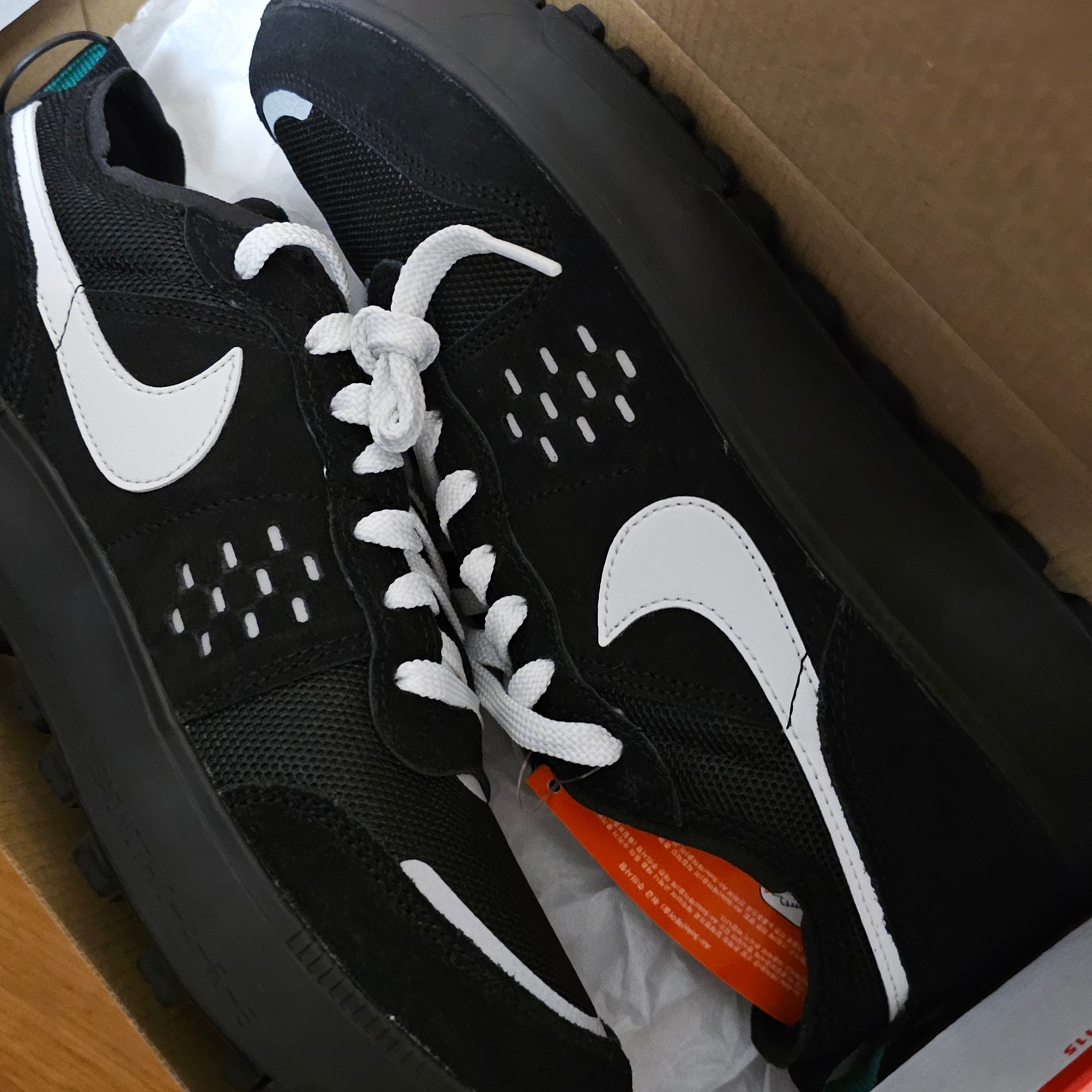 Nike C1TY Black Stadium Green 착용 스타일