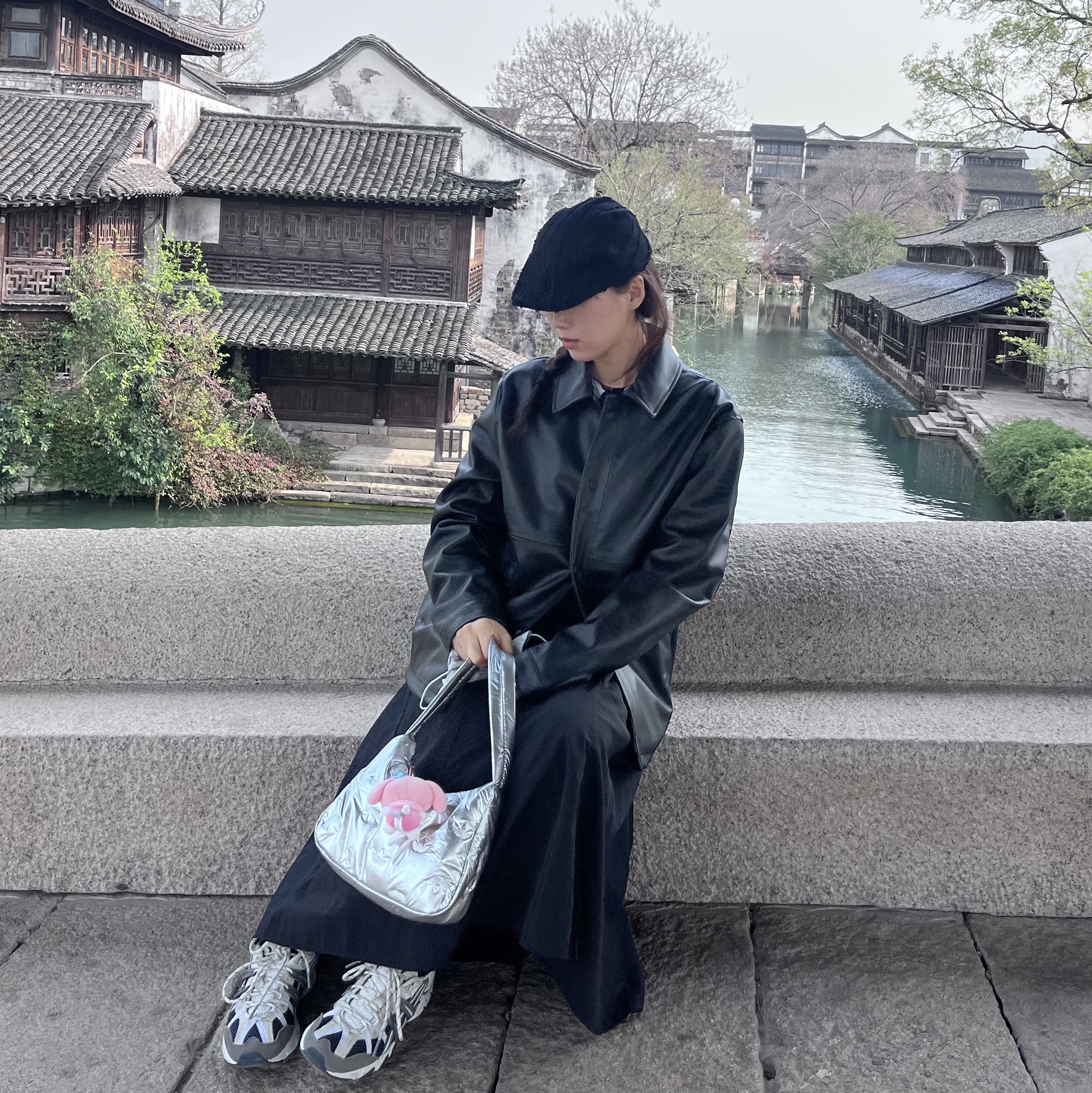 Adidas Puffy Satin Mini Shoulder Bag Silver Metallic, Asics Gel-Sonoma 15-50 French Blue 착용 스타일