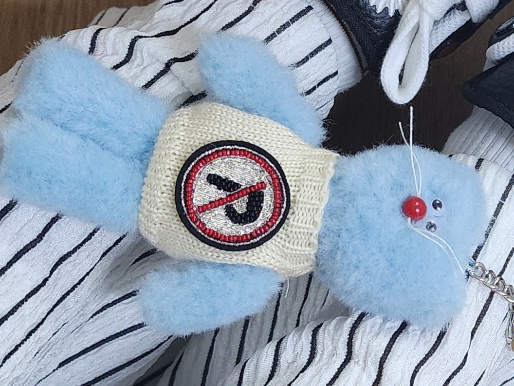 Monamhee x Peaceminusone Syhee Plush Keyring 착용 스타일