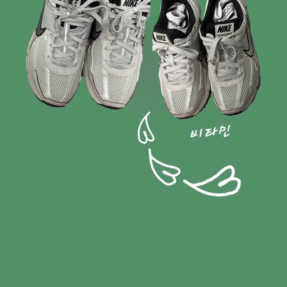 (W) Nike Zoom Vomero 5 Light Silver Chrome 착용 스타일