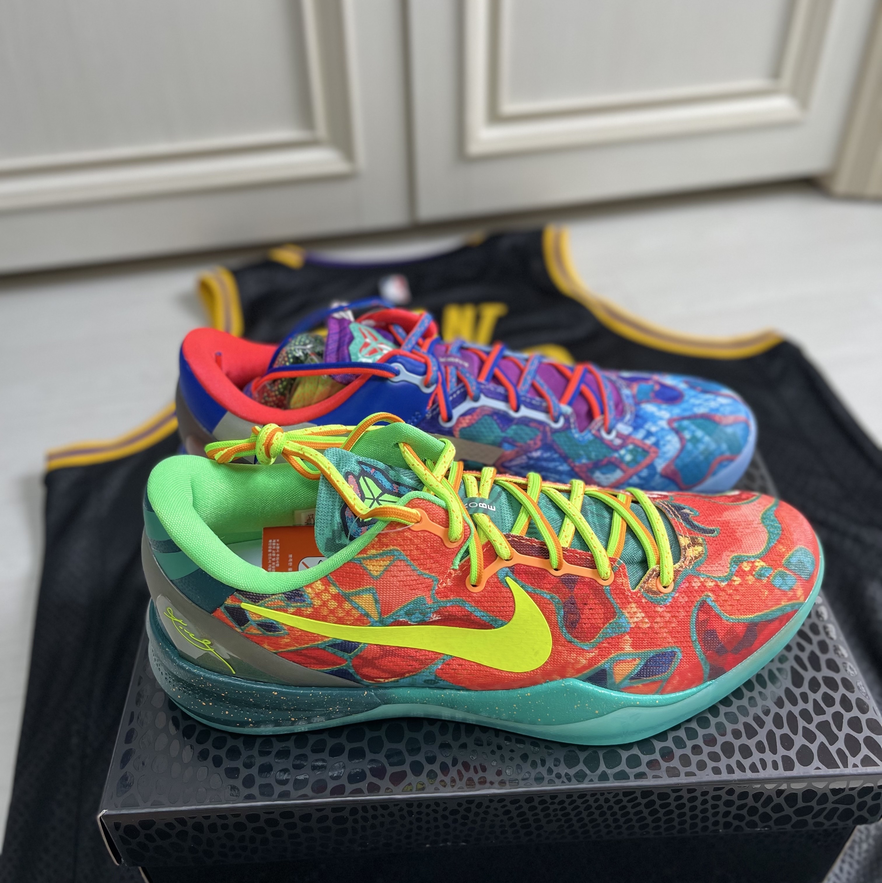 Nike Kobe 8 Protro What the Kobe, Nike Kobe Bryant LA Lakers City Edition Swingman Jersey Black (FN7297-010) 착용 스타일 - 2