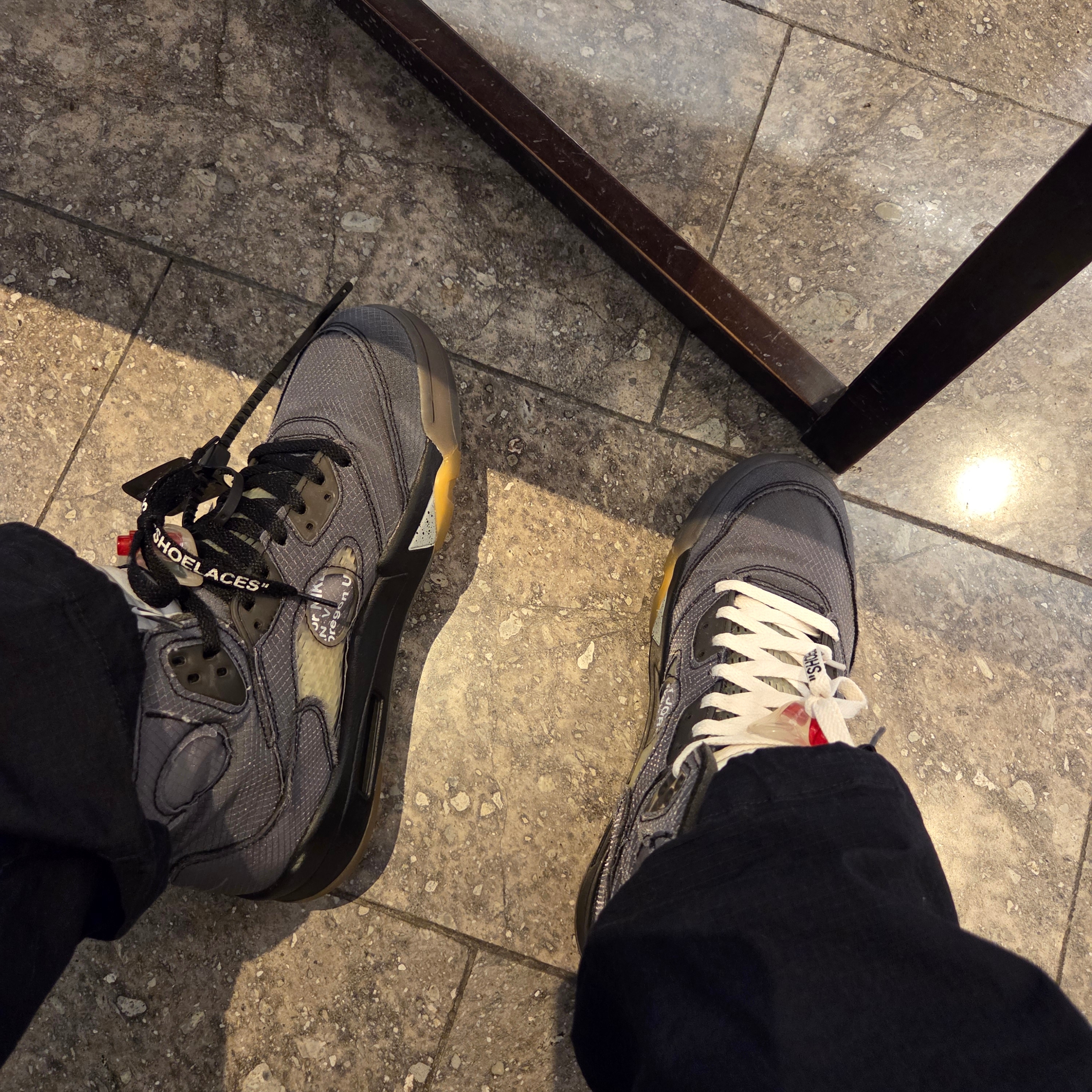 Jordan 5 x Off-White Retro SP Black Muslin 착용 스타일