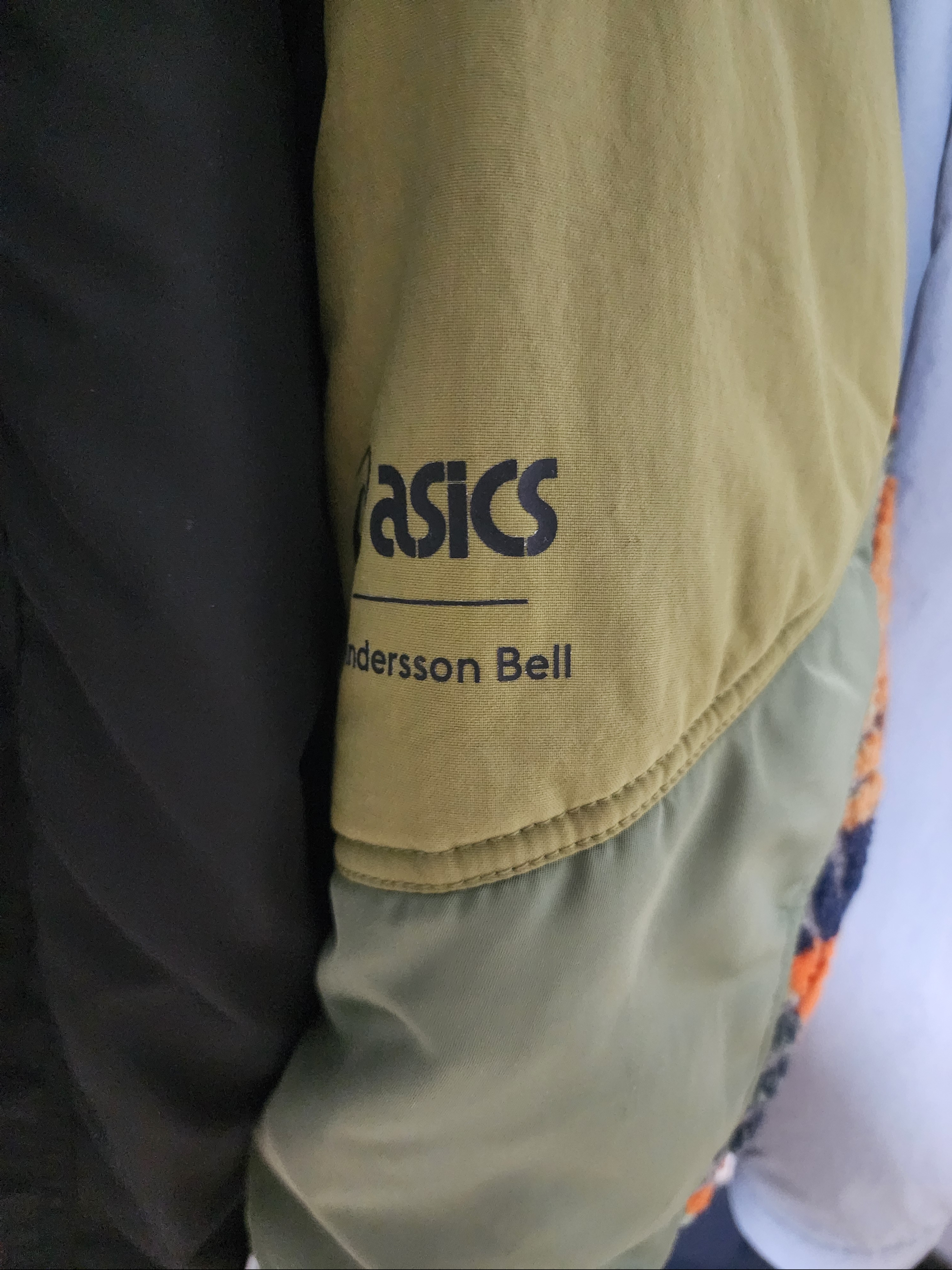 Andersson Bell x Asics Contrast Quilting Bomber Jacket Khaki 착용 스타일