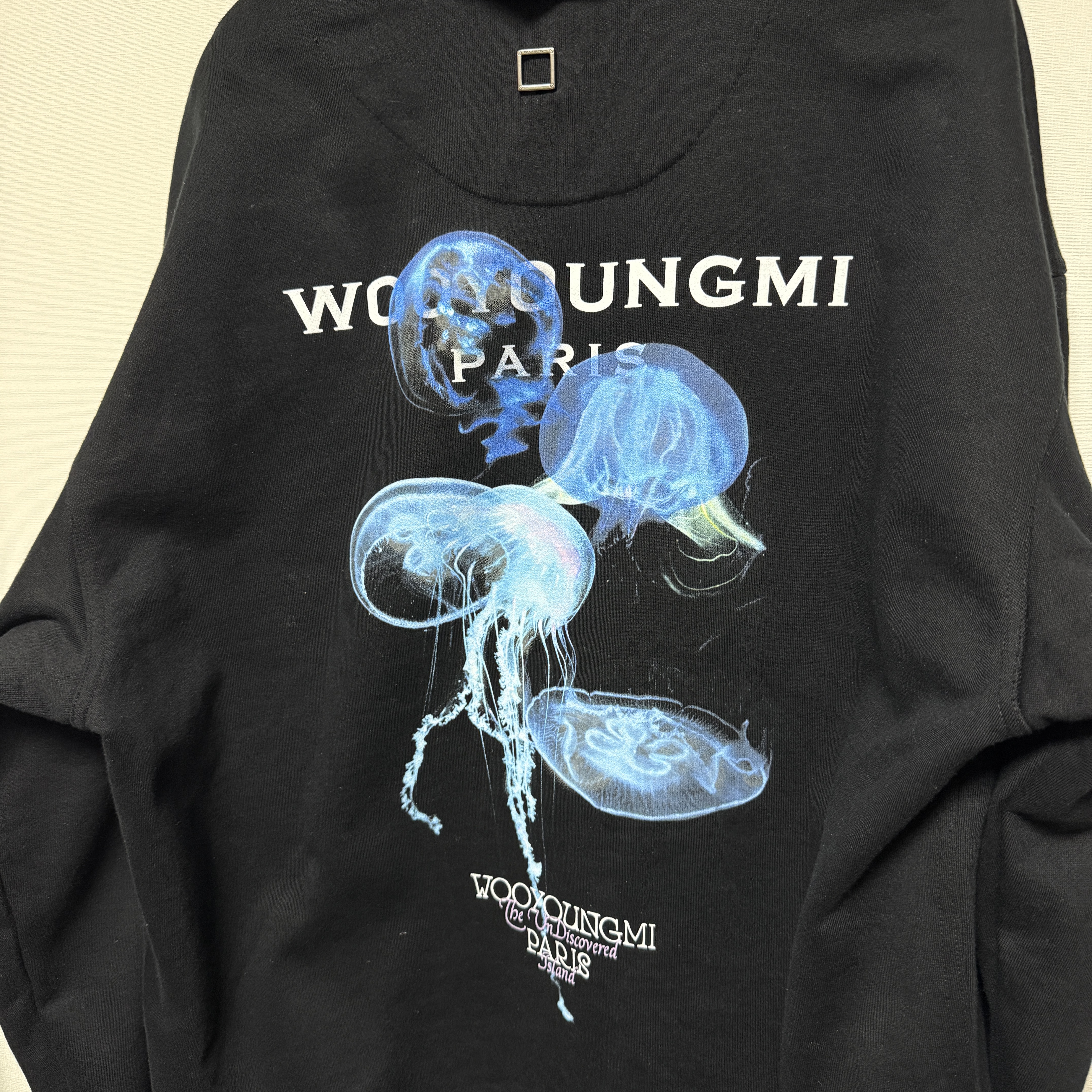 Wooyoungmi Palm Hooded T-Shirt Black - 25SS, Wooyoungmi Flower Back Logo Hooded T-Shirt White - 23FW 착용 스타일 - 4