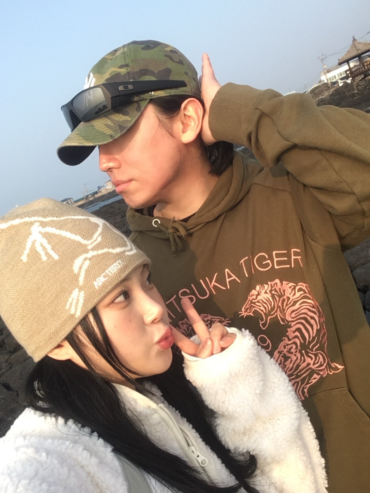 Arc'teryx Bird Head Toque Smoke Bluff, Oakley SI Gascan Matte Black Frame Prizm Black Lenses High Bridge Fit 착용 스타일 - 4