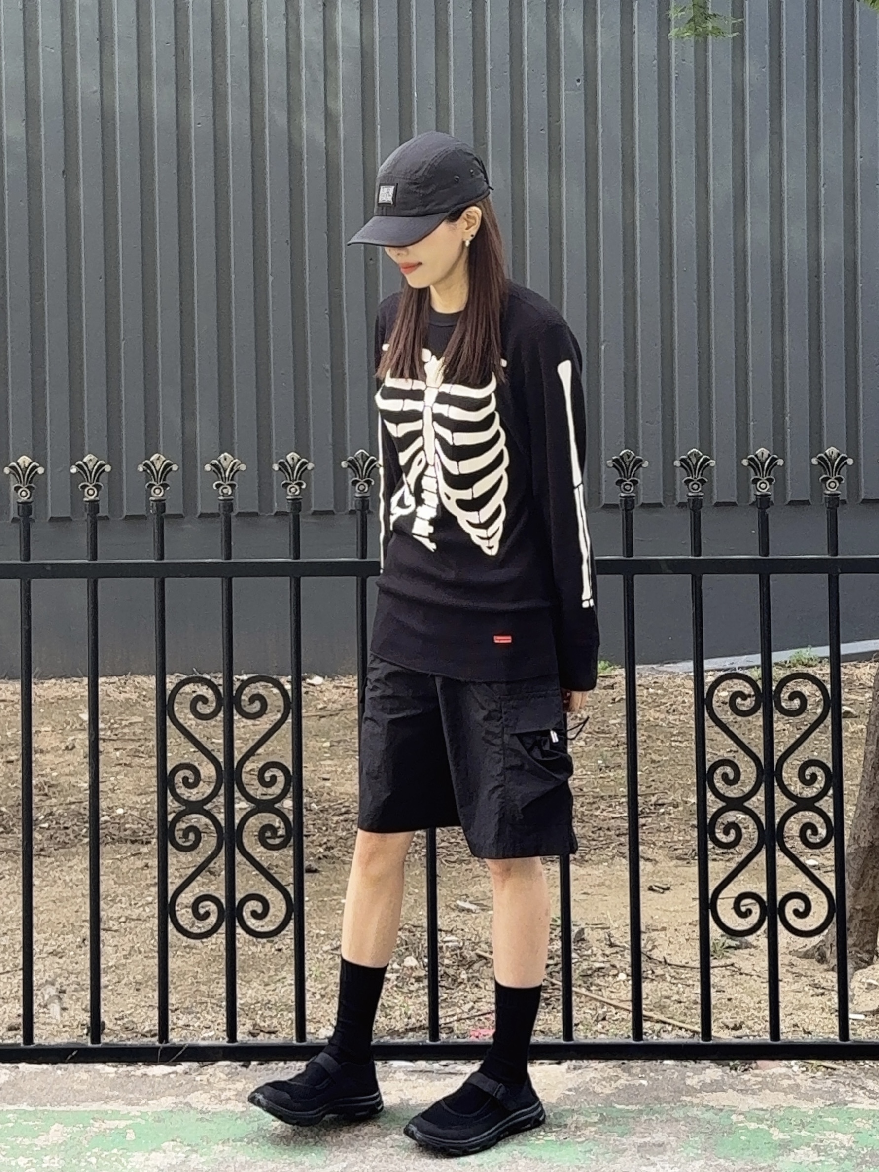 Supreme x Marithe Francois Girbaud Sport Camp Cap Black - 25SS, Supreme Hanes Bones Thermal Crew Black (1 Pack) 착용 스타일 - 2