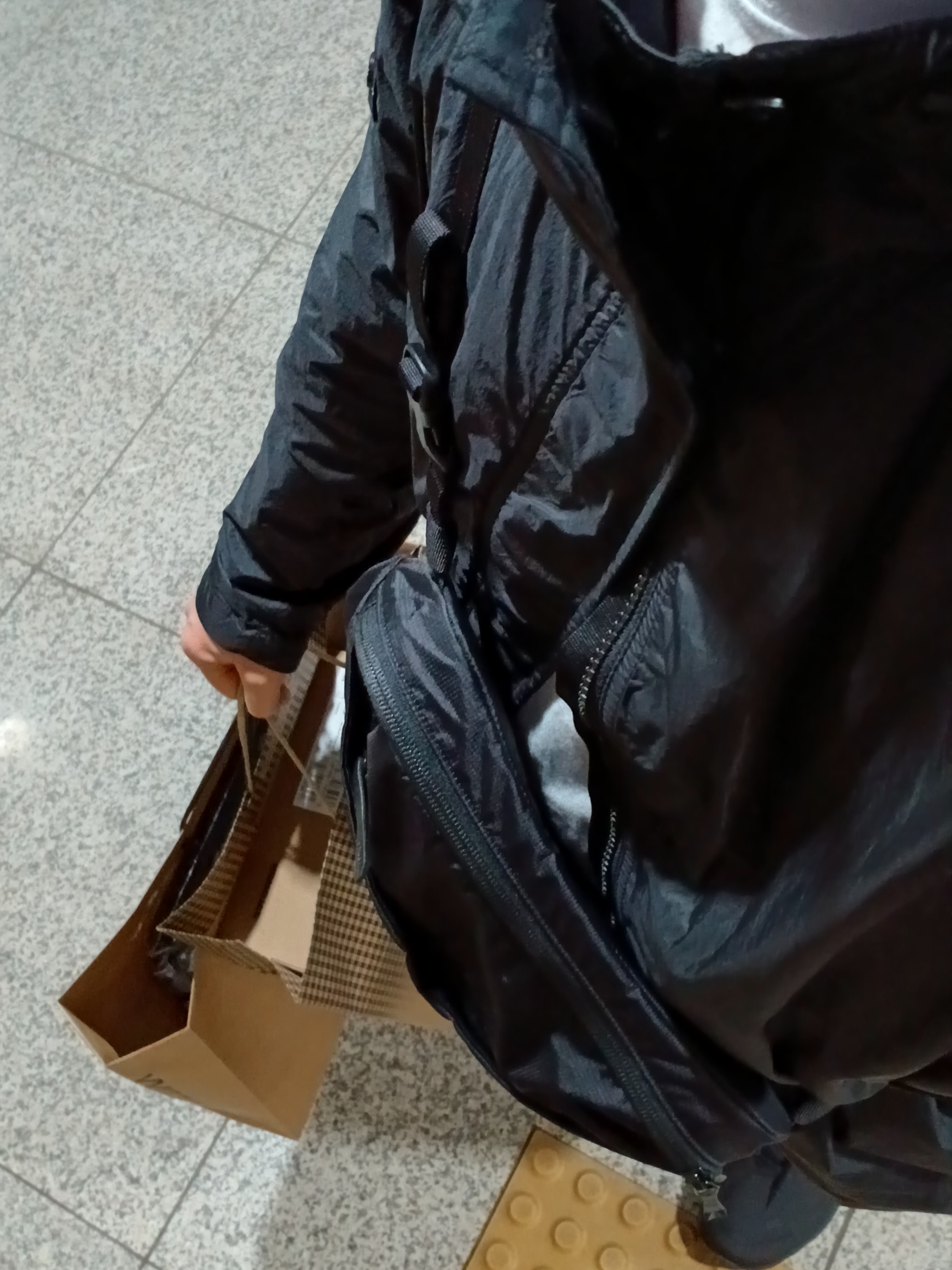 Supreme x The North Face Split 6-Panel Black - 24SS, Stone Island S0A23 Crinkle Reps R-NY Wind Resistant Anti-Drop Hooded Jacket - 25SS 착용 스타일 - 4