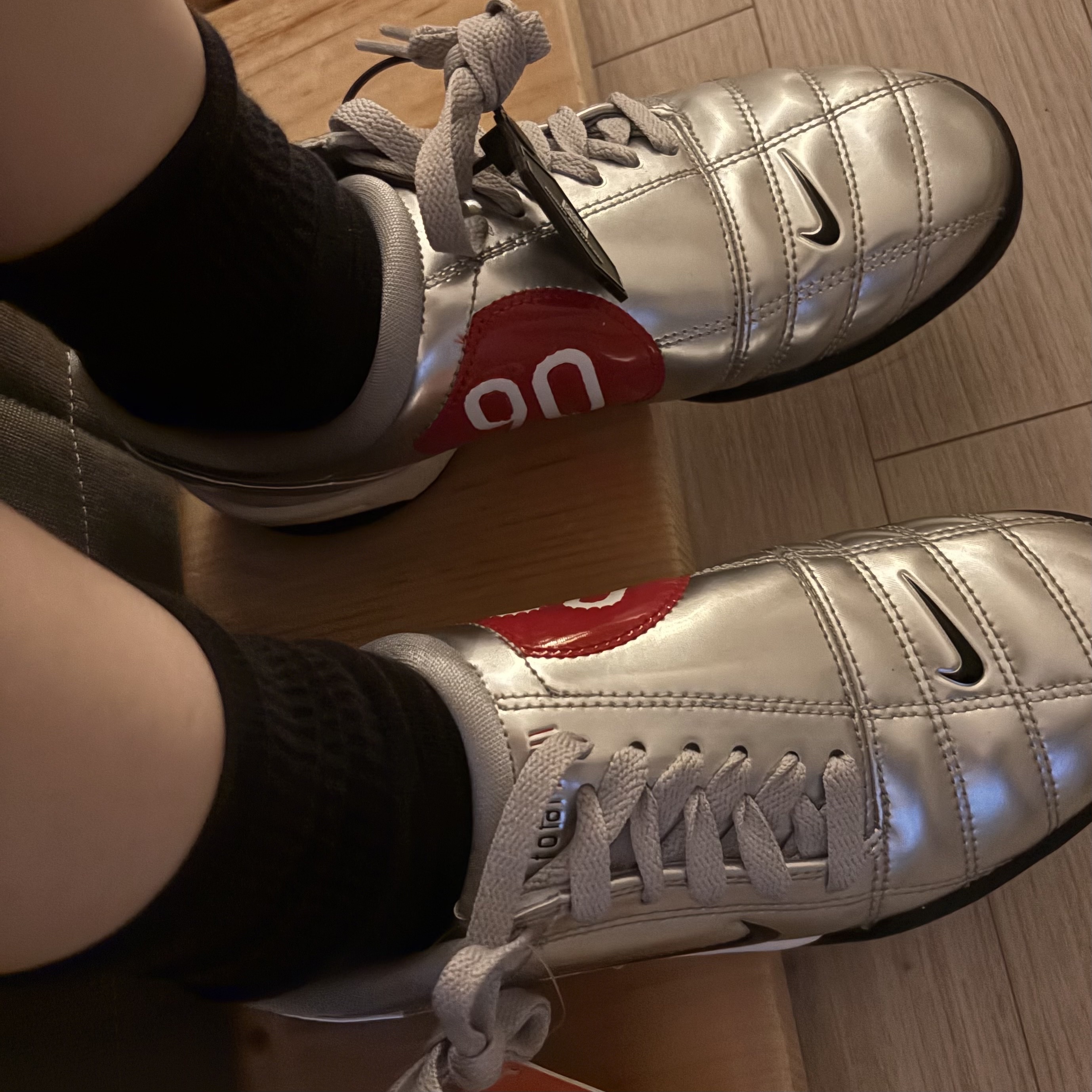 Nike Total 90 III SP Metallic Silver and Black 착용 스타일