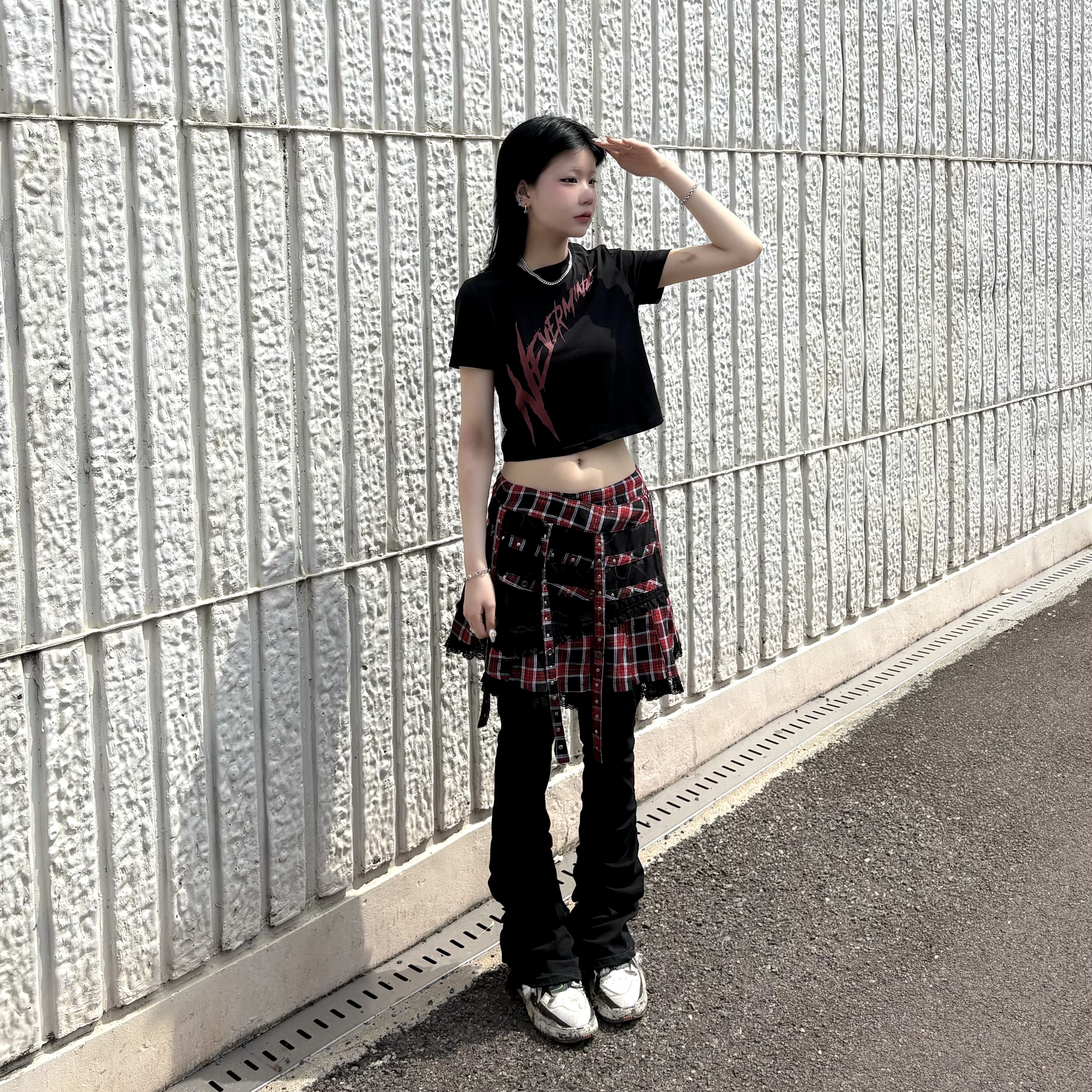 Maison Margiela Fusion Low Top Sneakers Black White Red 착용 스타일 - 3