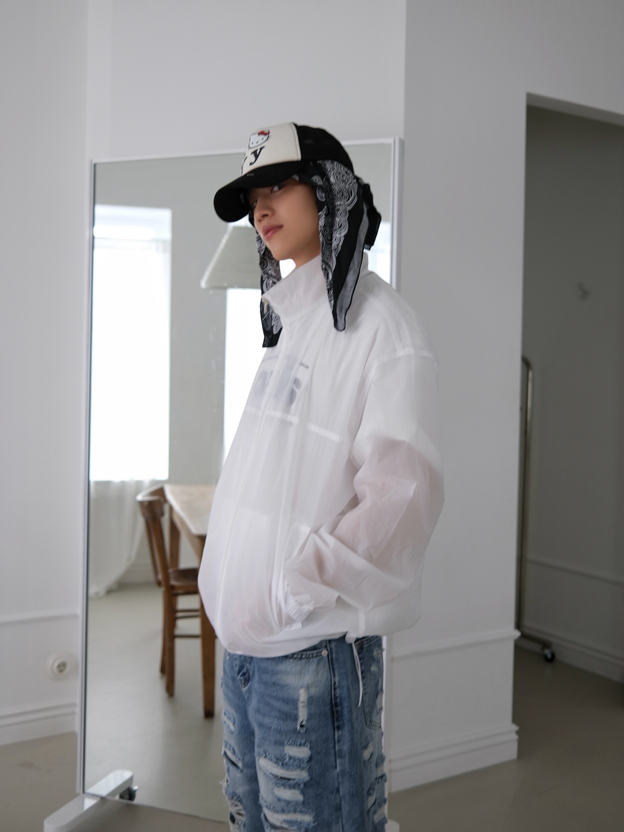 Open Yy x Hello Kitty Trucker Cap Black, Balenciaga Defender Sneakers Beige 착용 스타일 - 2
