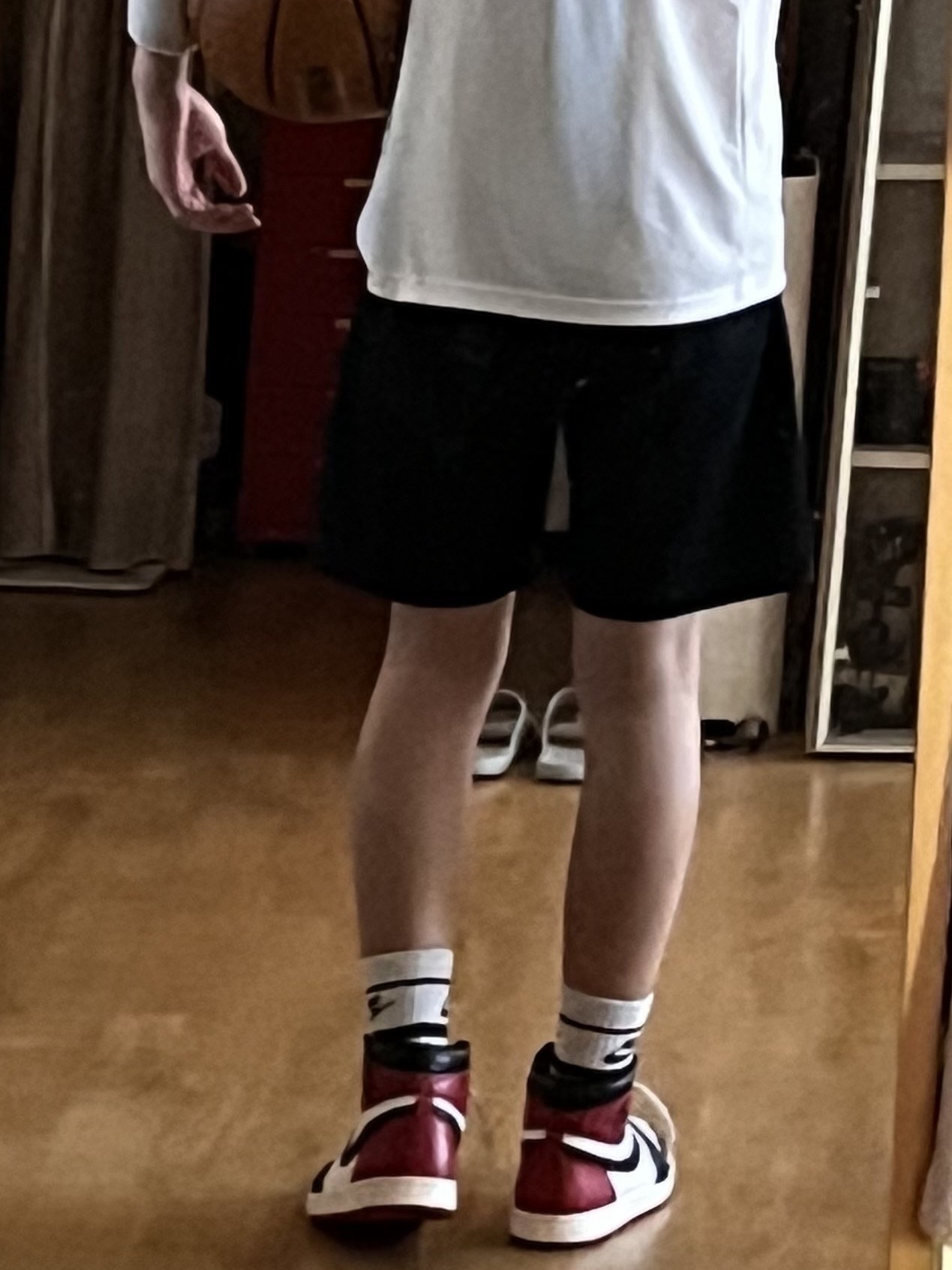 Jordan 1 Retro High OG Black Toe, Jordan 4 Retro OG Fire Red 2020 착용 스타일 - 2