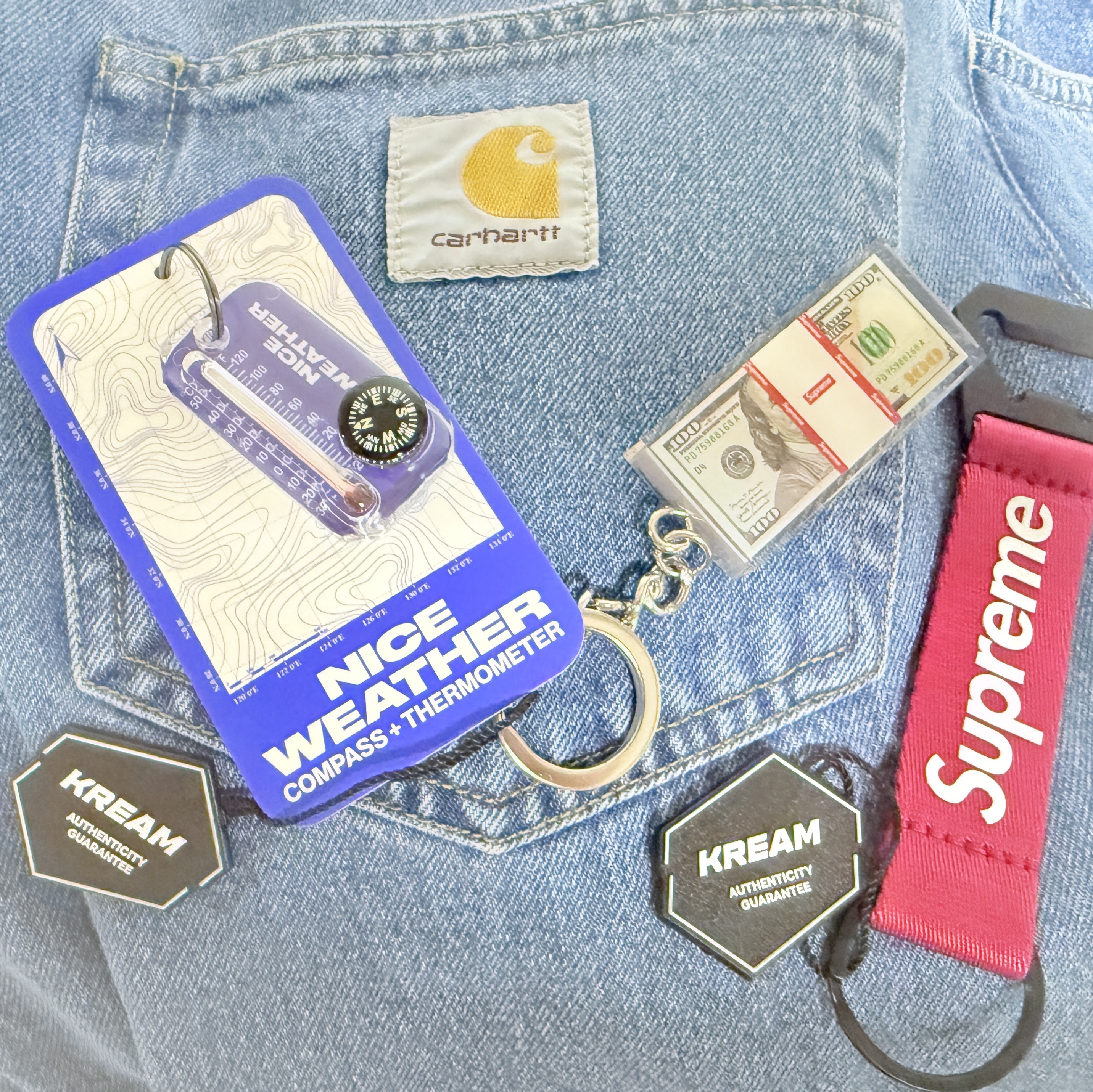 Supreme Bottle Opener Webbing Keychain Red - 21FW, Supreme Cash Paperweight Keychain Multicolor - 24FW 착용 스타일