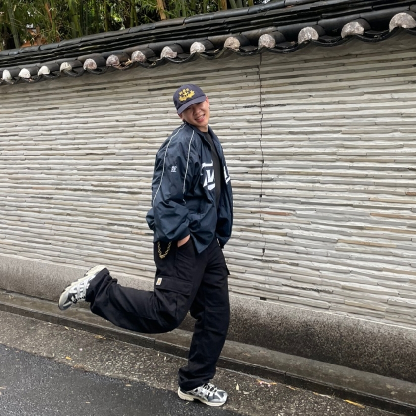 BDNS x LG TWINS Dugout Jacket Navy, Carhartt WIP Moraga Twill Regular Cargo Pants Black 착용 스타일