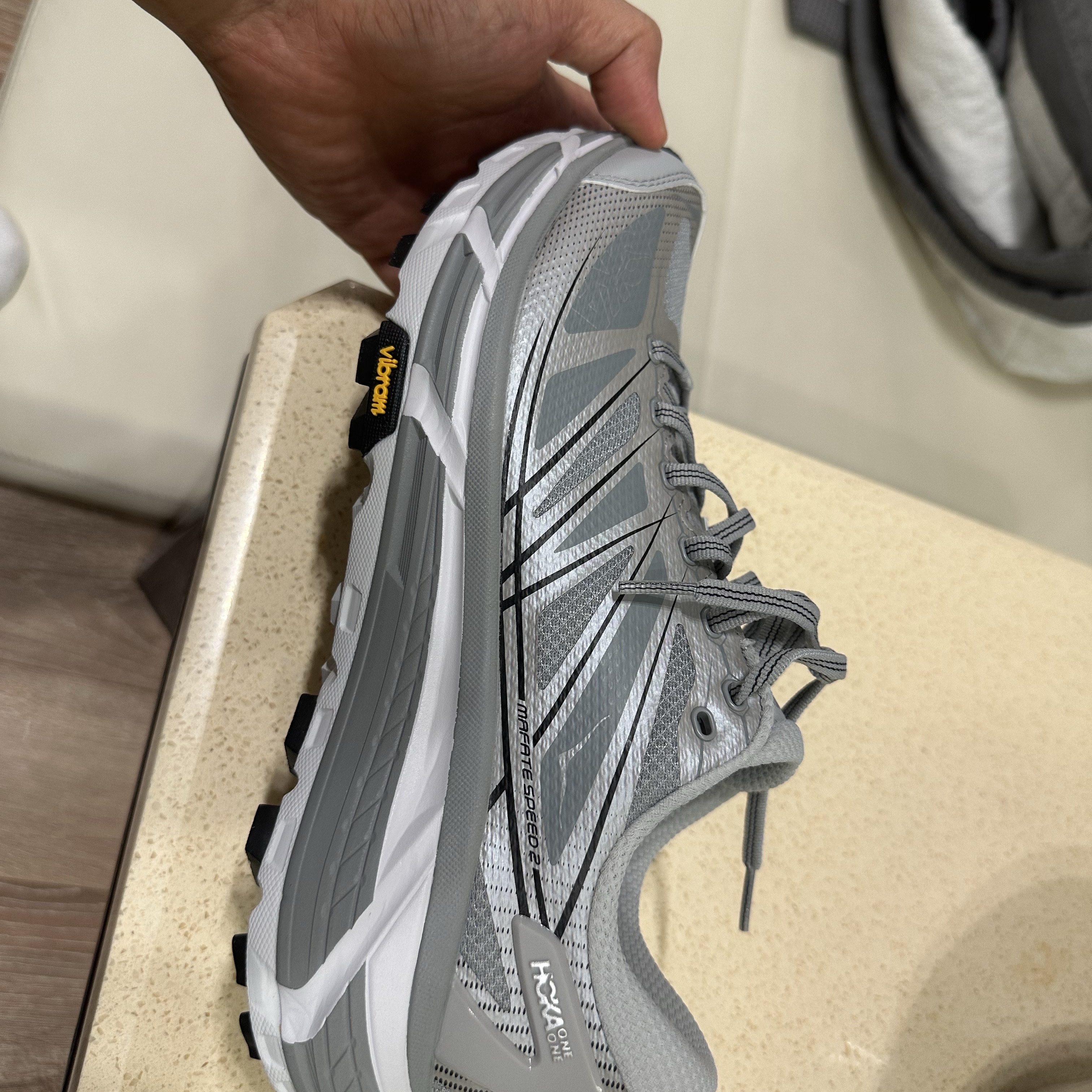 Hoka Mafate Speed 2 Stellar Grey Galactic Grey 착용 스타일