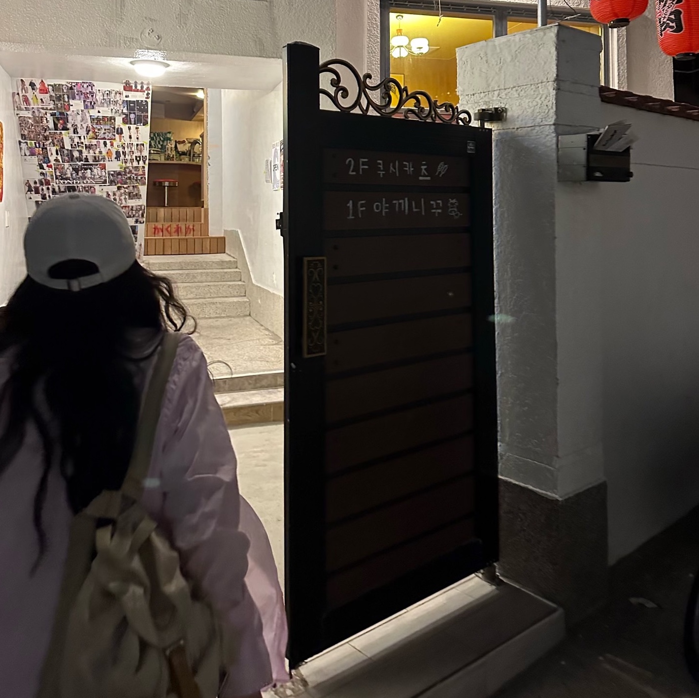 Stussy Jacquard Dye Sherpa Vest Berry, Prada Pocono Backpack Black 착용 스타일 - 3