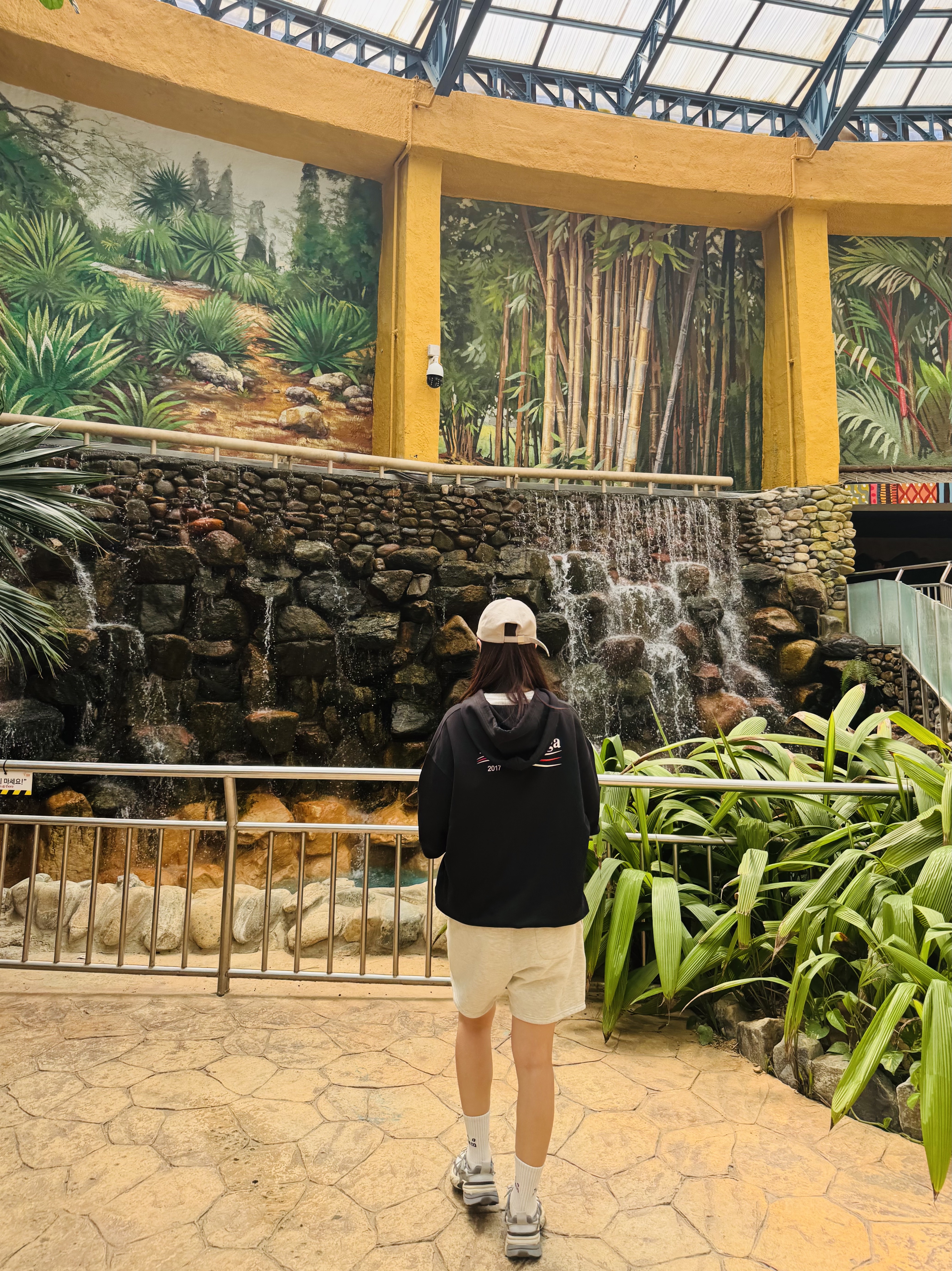 Emis Wappen Ball Cap Gray, Essentials Sweatshorts Oatmeal - 21SS 착용 스타일 - 2