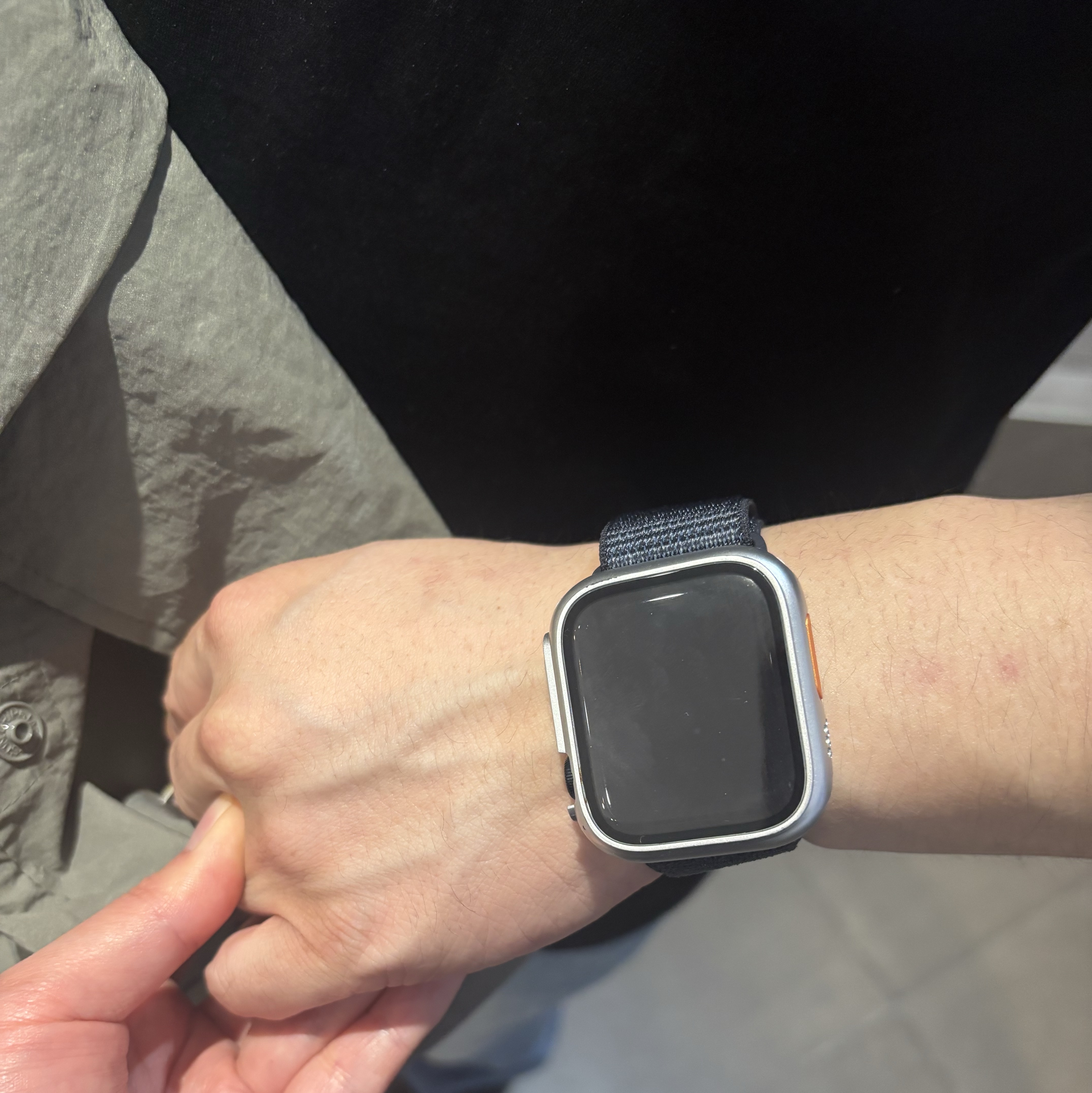 Apple Watch SE 2nd 44mm GPS Midnight Aluminium Case with Sport Band M/L Midnight (Korean Ver.) 착용 스타일 - 1