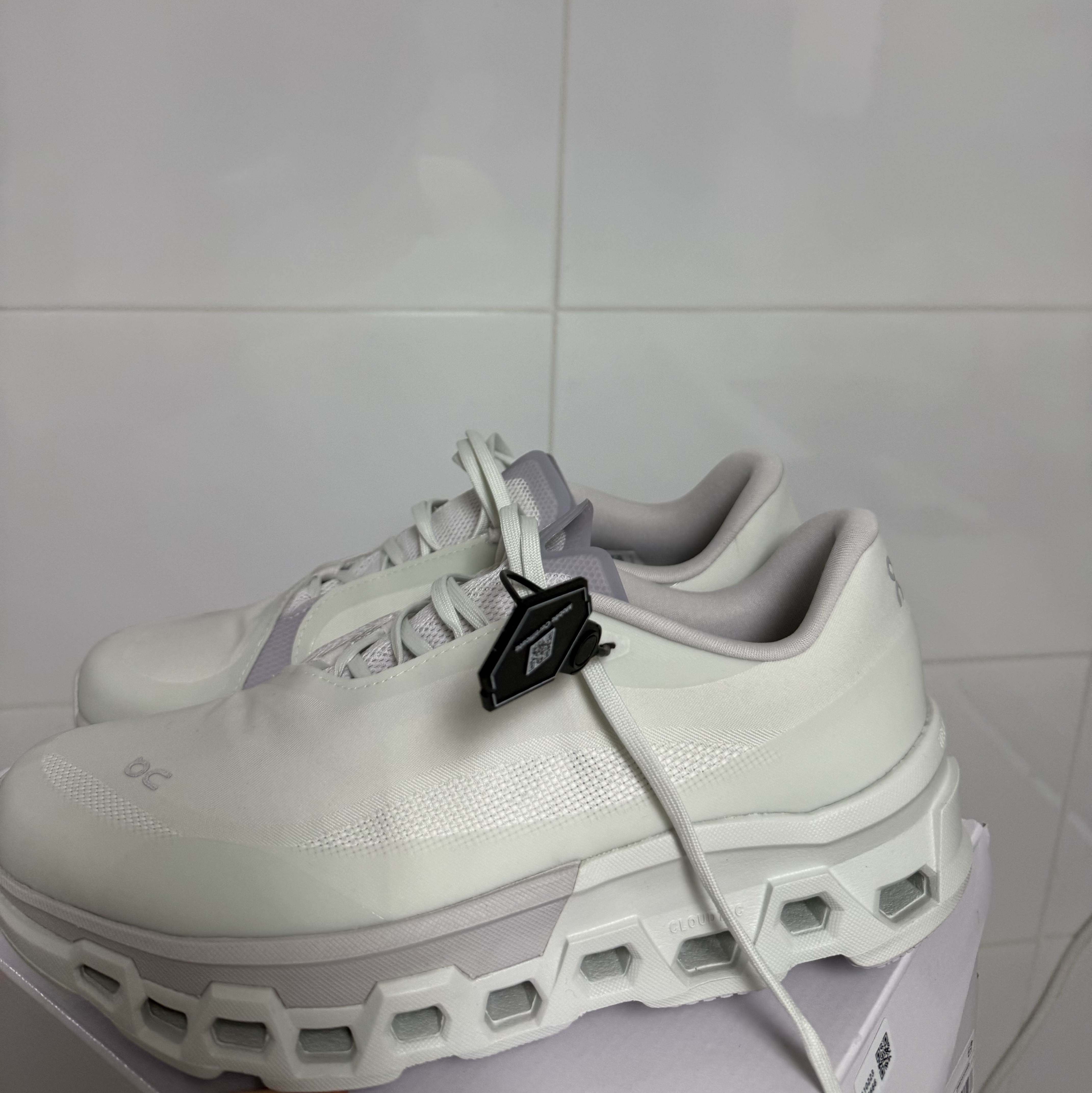 On Running x Post Archive Faction (Paf) Cloudmonster 2 Vapor Frost 착용 스타일 - 1