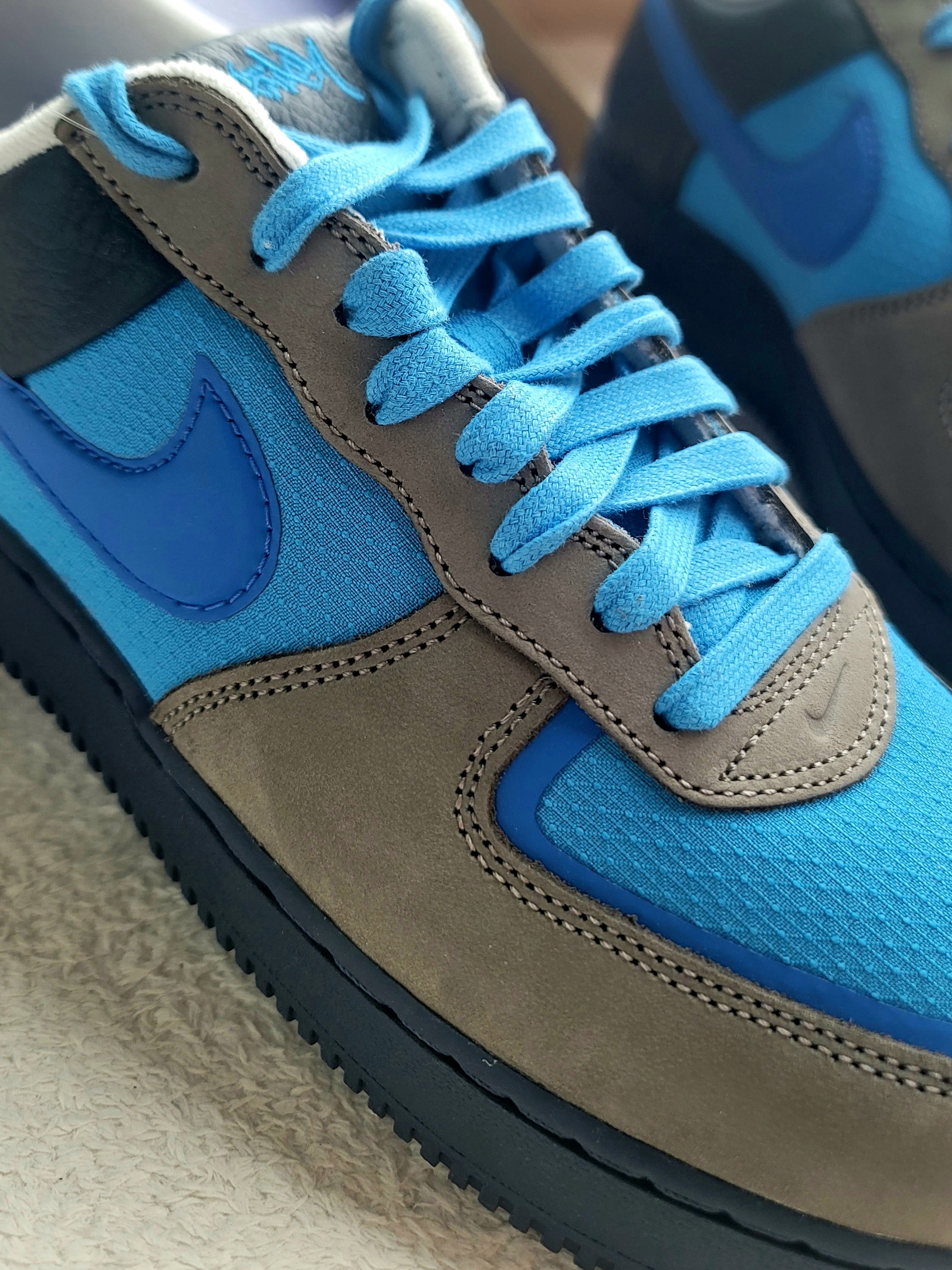 Nike x Stash Air Force 1 Low SP Soft Grey and Harbor Blue 2024 착용 스타일 - 3