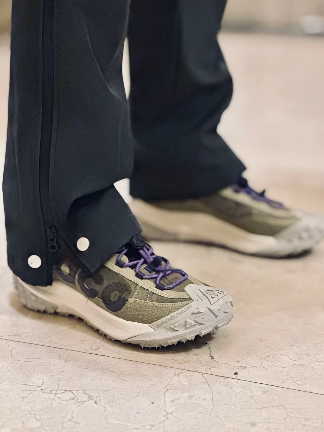 Nike ACG Mountain Fly 2 Low Neutral Olive and Mountain Grape 착용 스타일